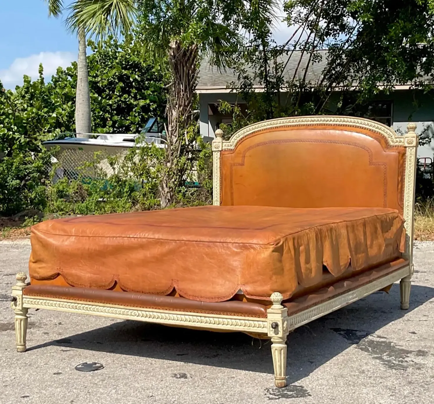 Vintage Regency Embossed Leather Daybed — additional photo 4