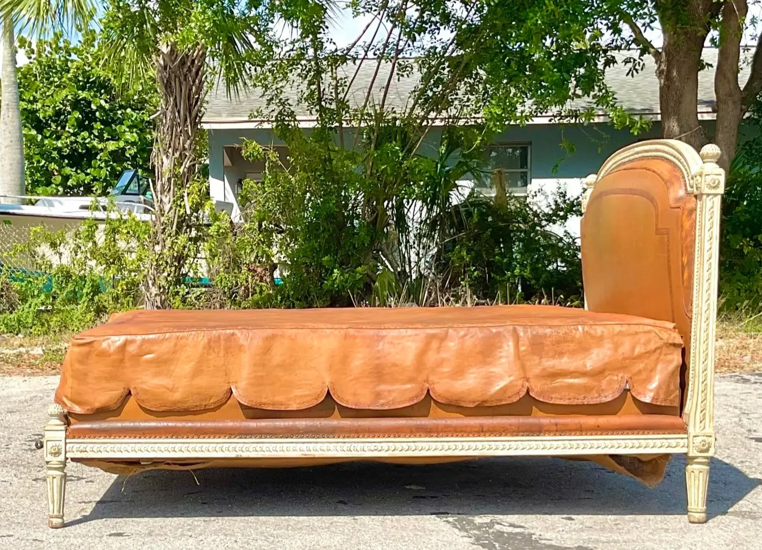 Vintage Regency Embossed Leather Daybed — additional photo 8