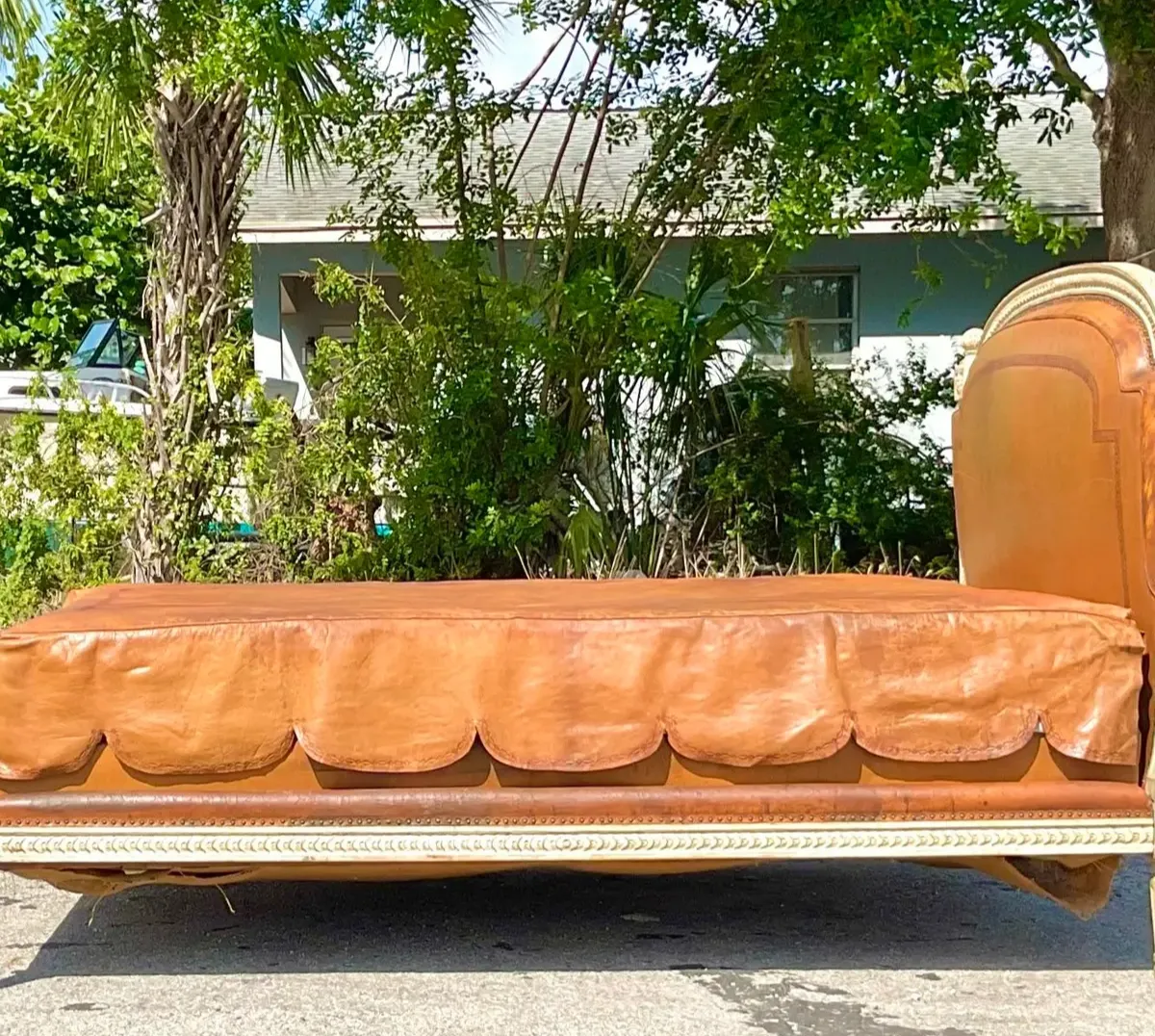 Vintage Regency Embossed Leather Daybed — additional photo 8