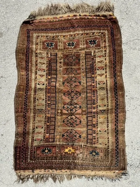 Vintage Boho Distressed Woven Wool Rug - Side view