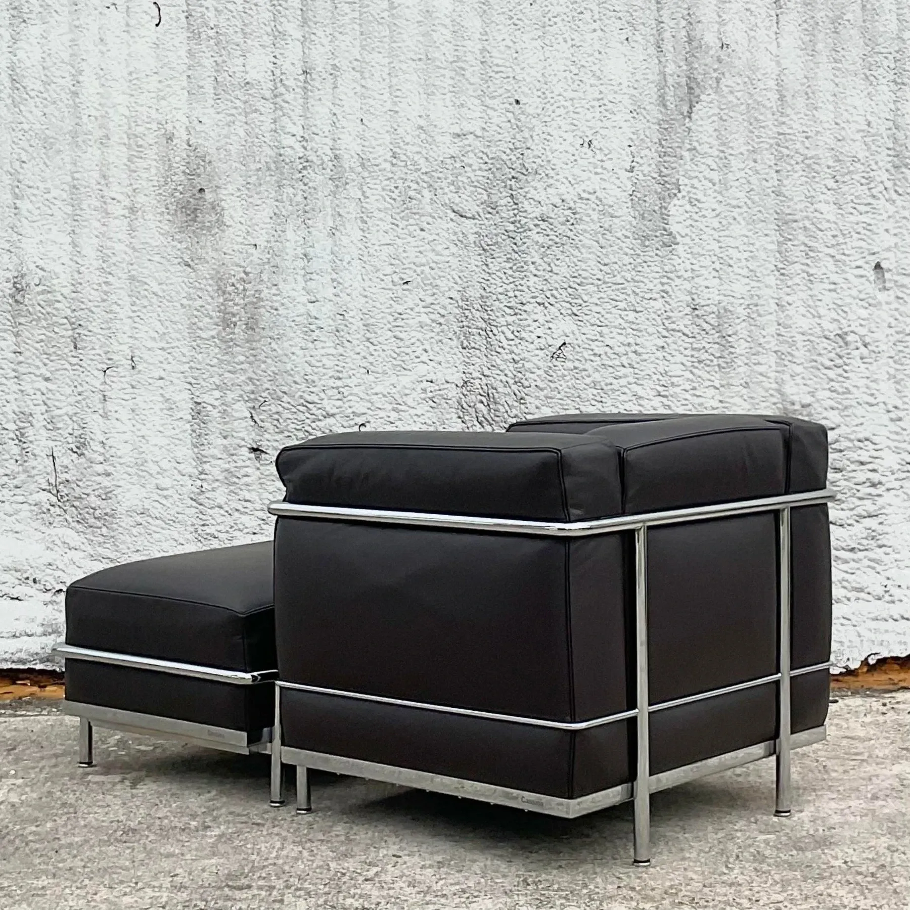 Vintage Italian Contemporary Cassina Lc2 Petite Modele Corbusier Leather Chair and Ottoman - Set of 2 — additional photo 2