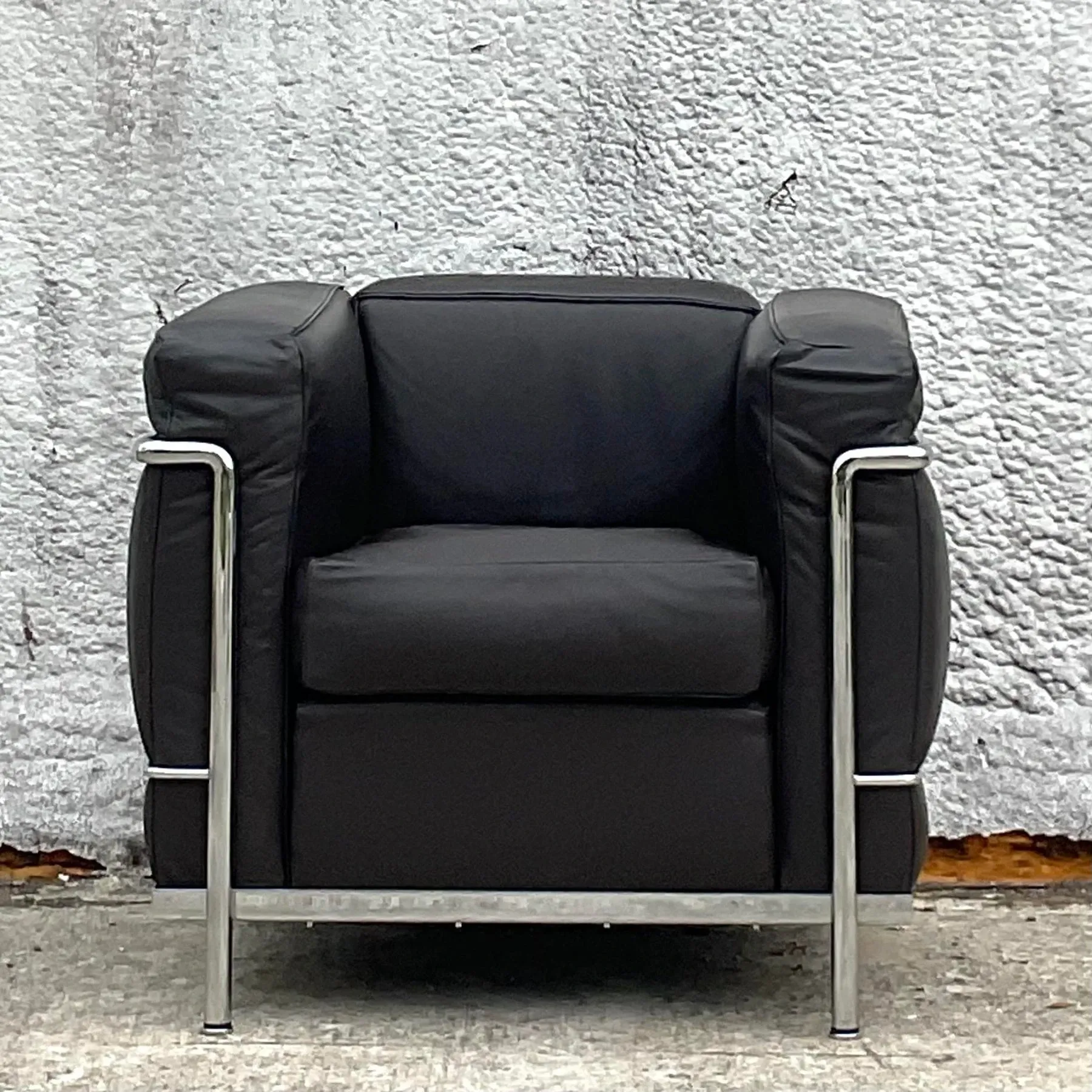 Vintage Italian Contemporary Cassina Lc2 Petite Modele Corbusier Leather Chair and Ottoman - Set of 2 — additional photo 3
