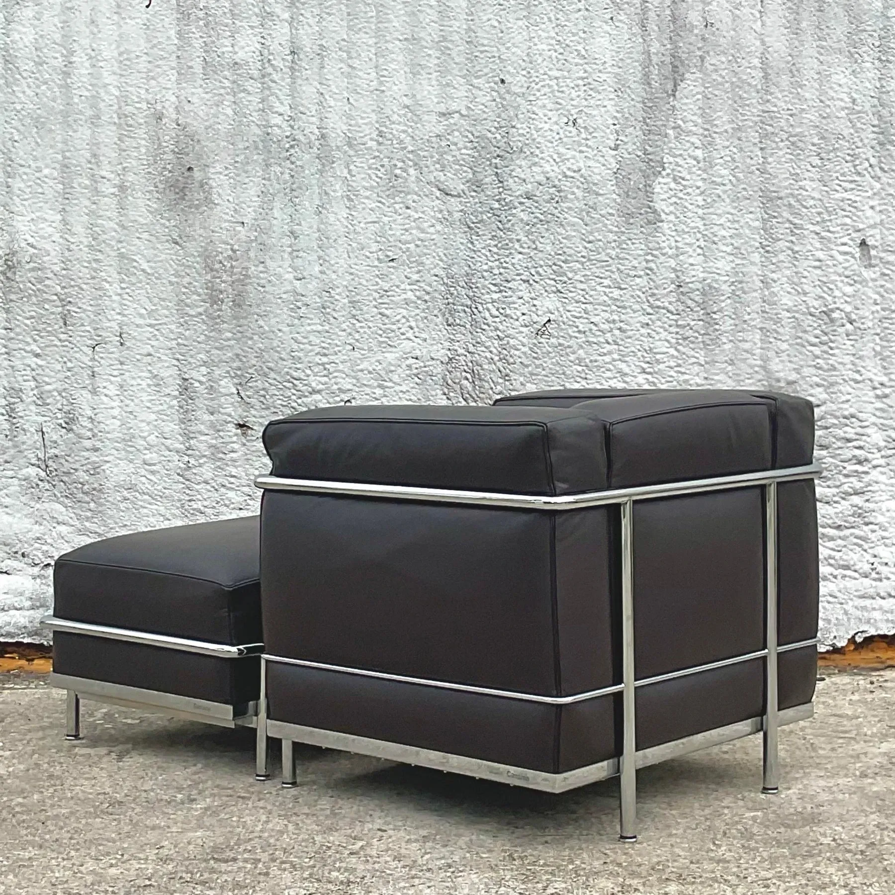 Vintage Italian Contemporary Cassina Lc2 Petite Modele Corbusier Leather Chair and Ottoman - Set of 2 — additional photo 5