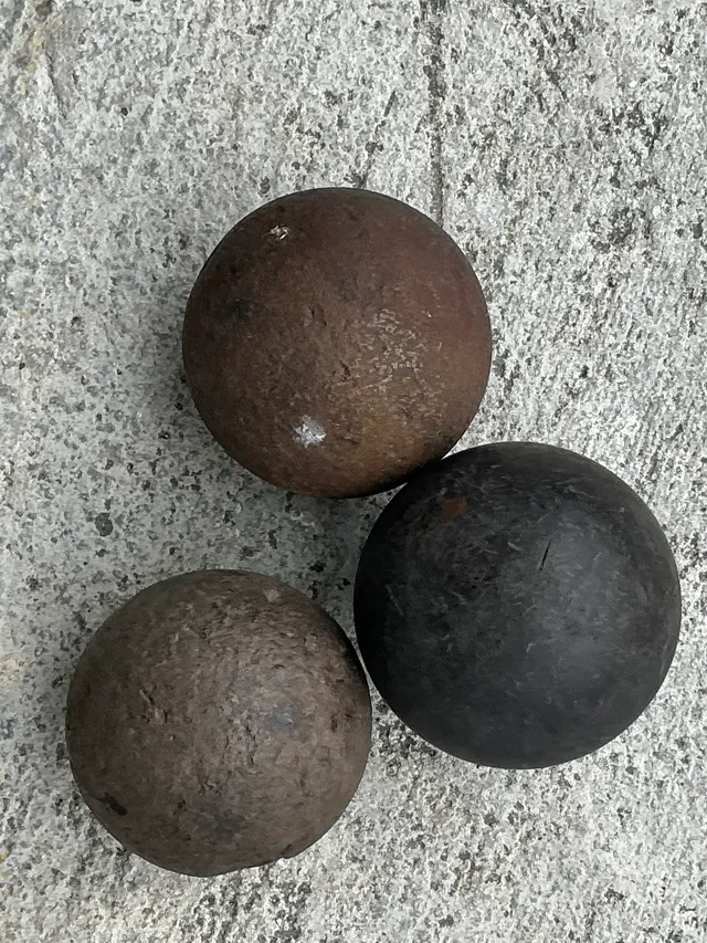 Vintage Boho Solid Iron Cannonballs - Set Of Three — additional photo 3