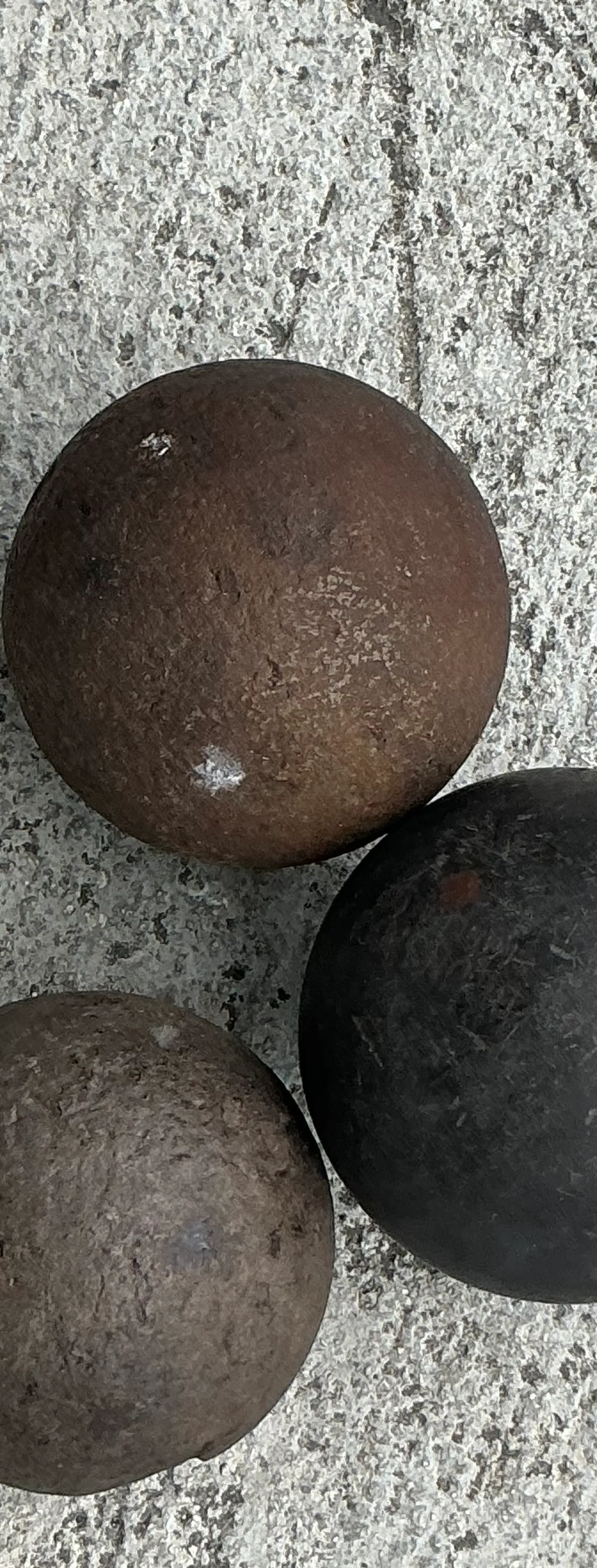Vintage Boho Solid Iron Cannonballs - Set Of Three  — additional photo 1