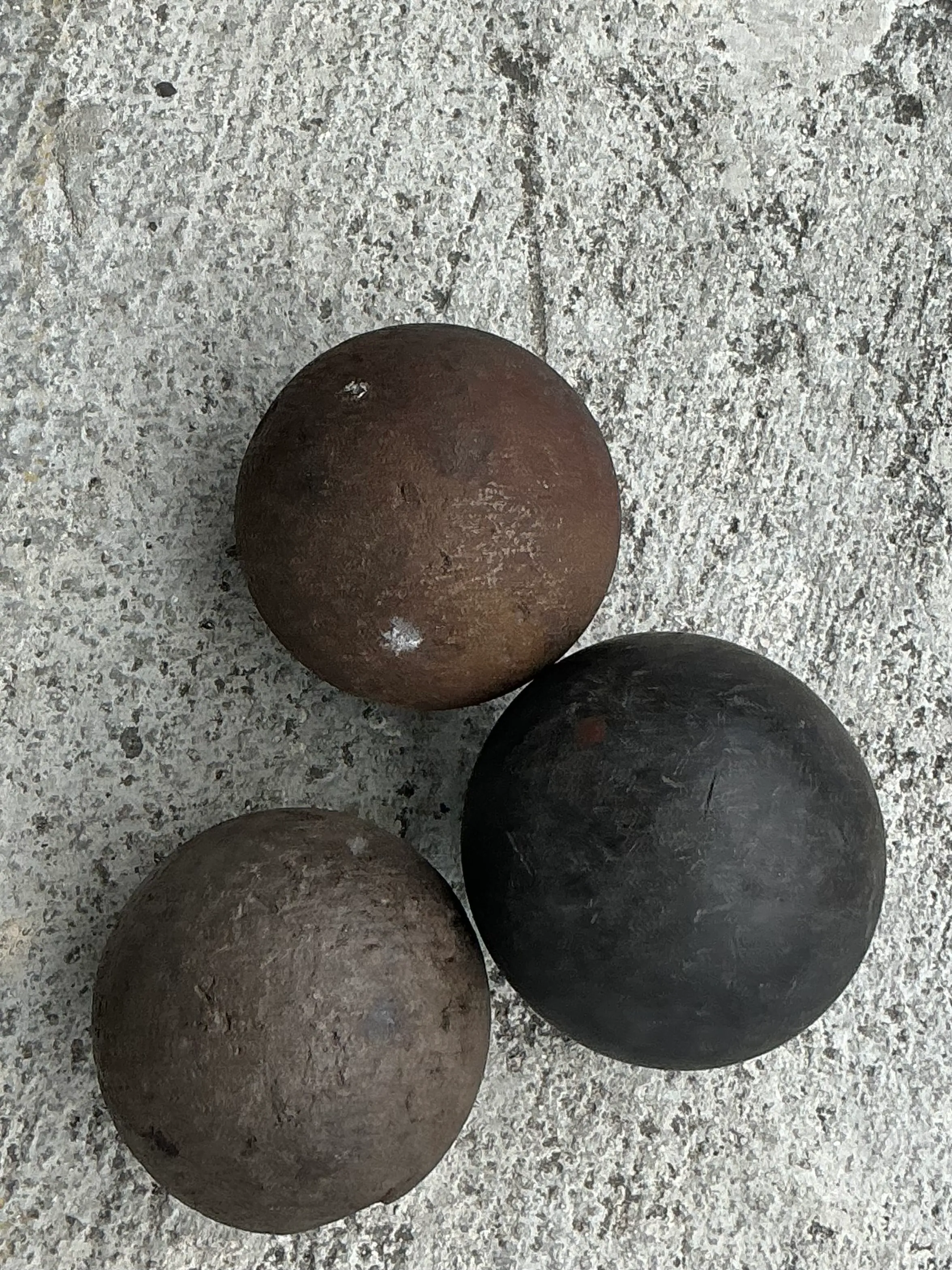 Vintage Boho Solid Iron Cannonballs - Set Of Three  — additional photo 4