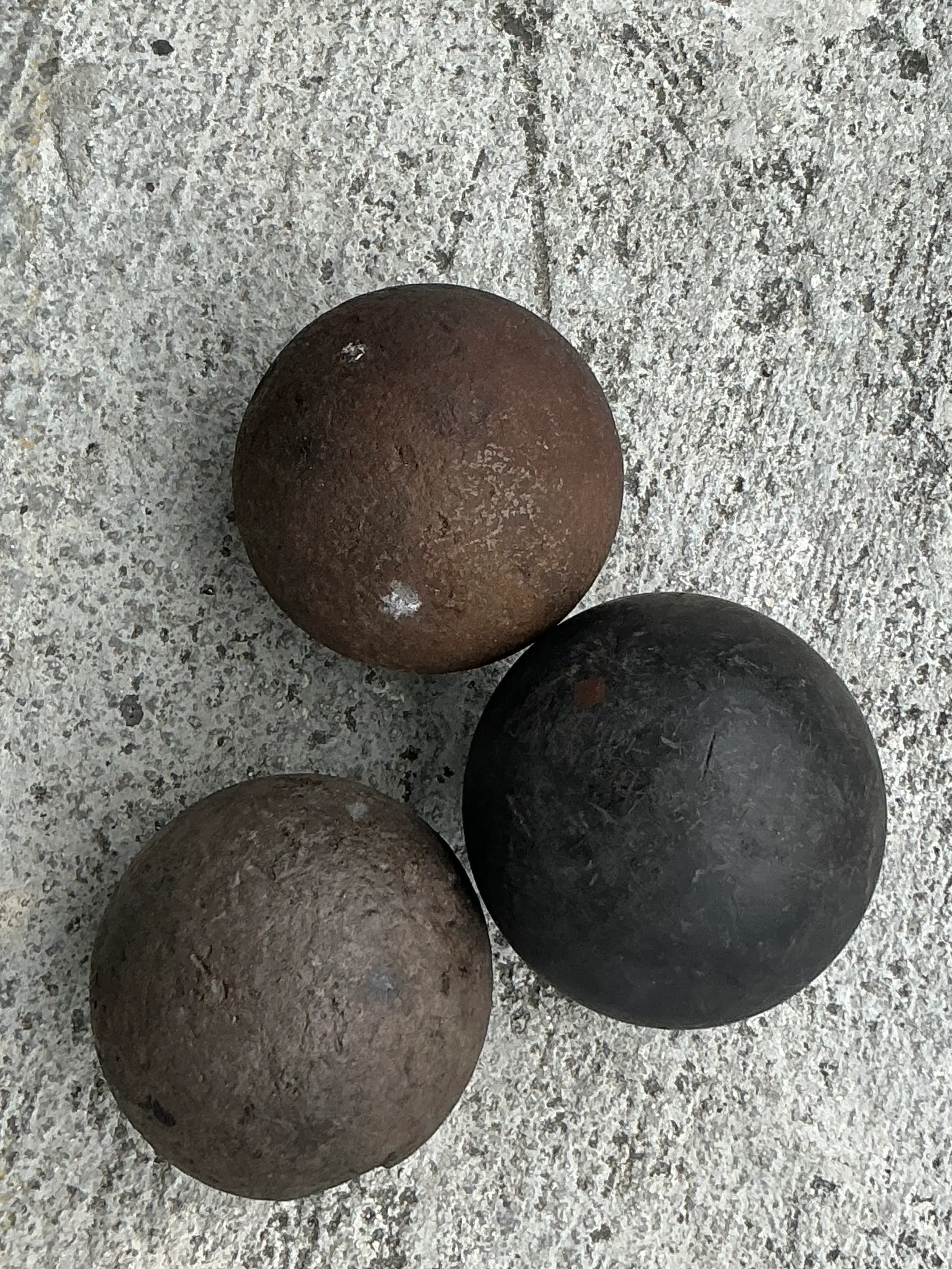 Vintage Boho Solid Iron Cannonballs - Set Of Three  — additional photo 1