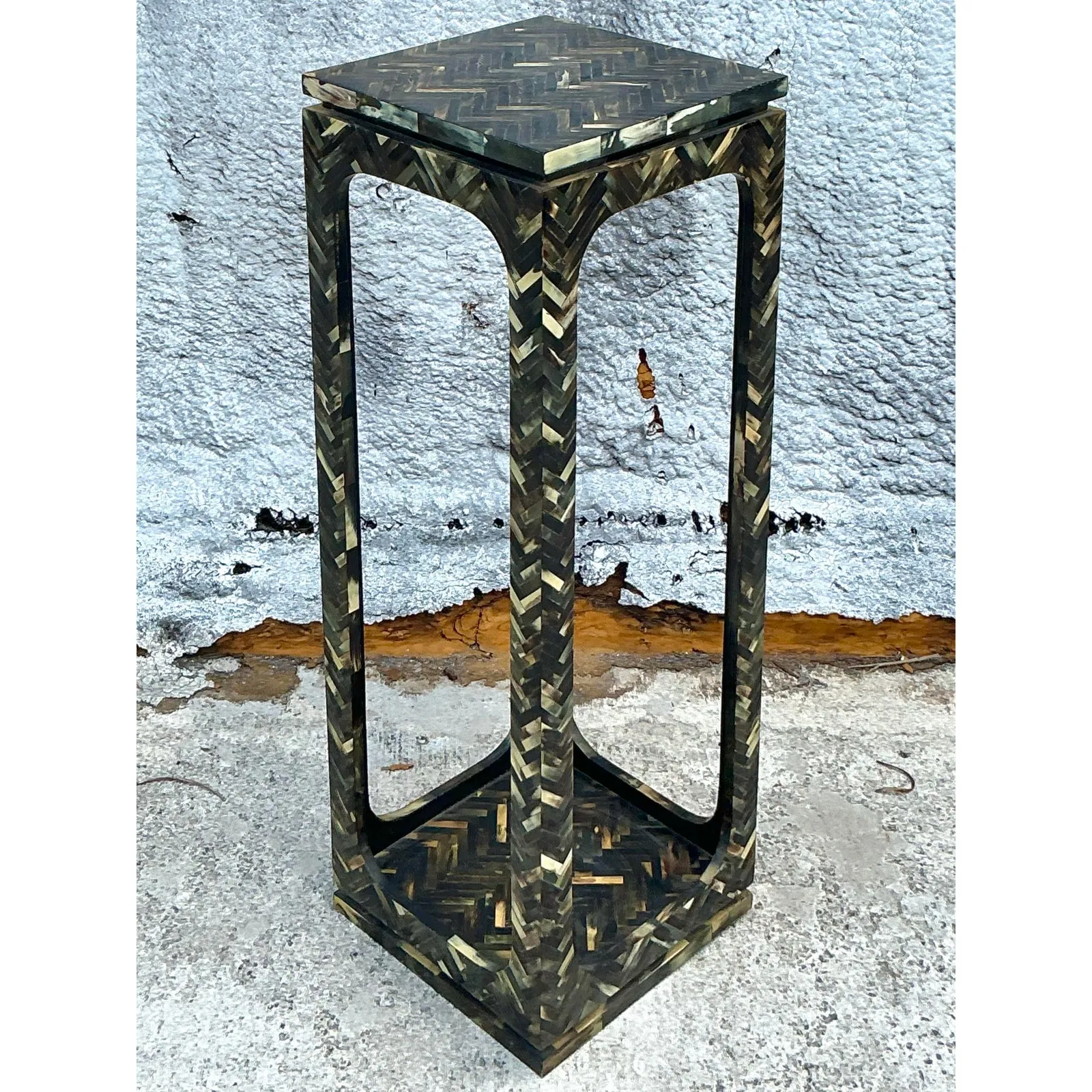 Vintage Coastal Tessellated Horn Pedestal — additional photo 2