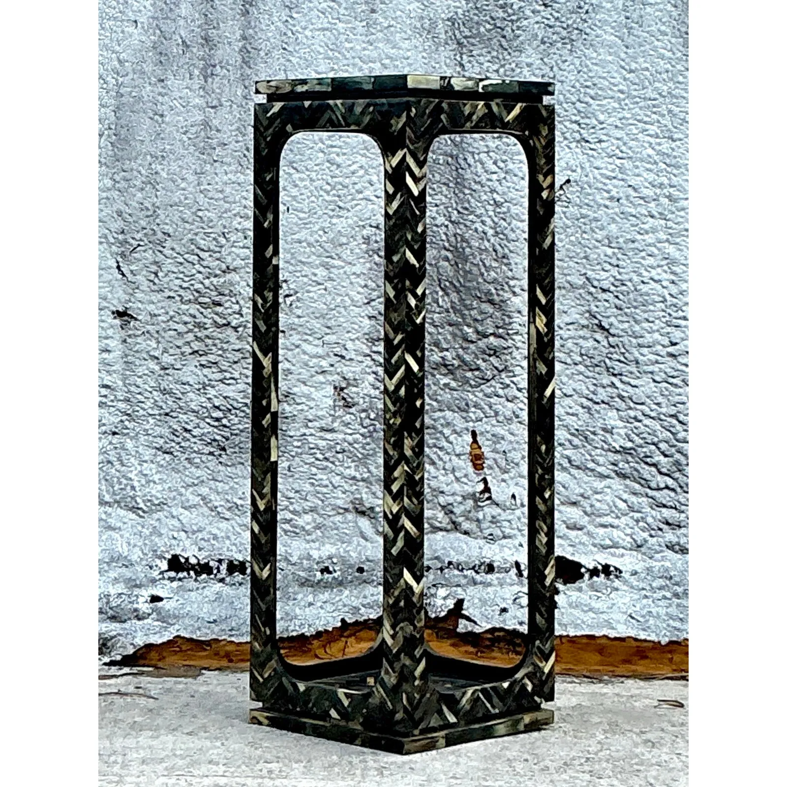 Vintage Coastal Tessellated Horn Pedestal — additional photo 4