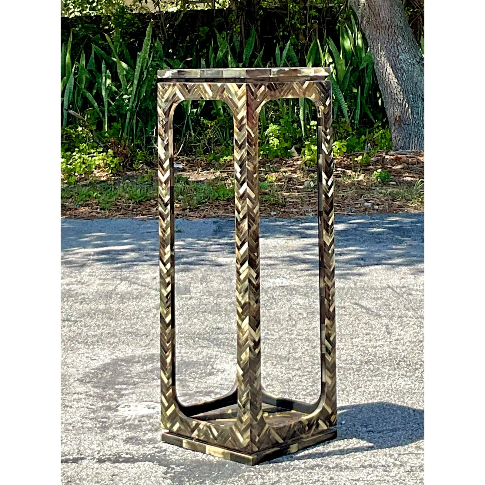 Vintage Coastal Tessellated Horn Pedestal — additional photo 6