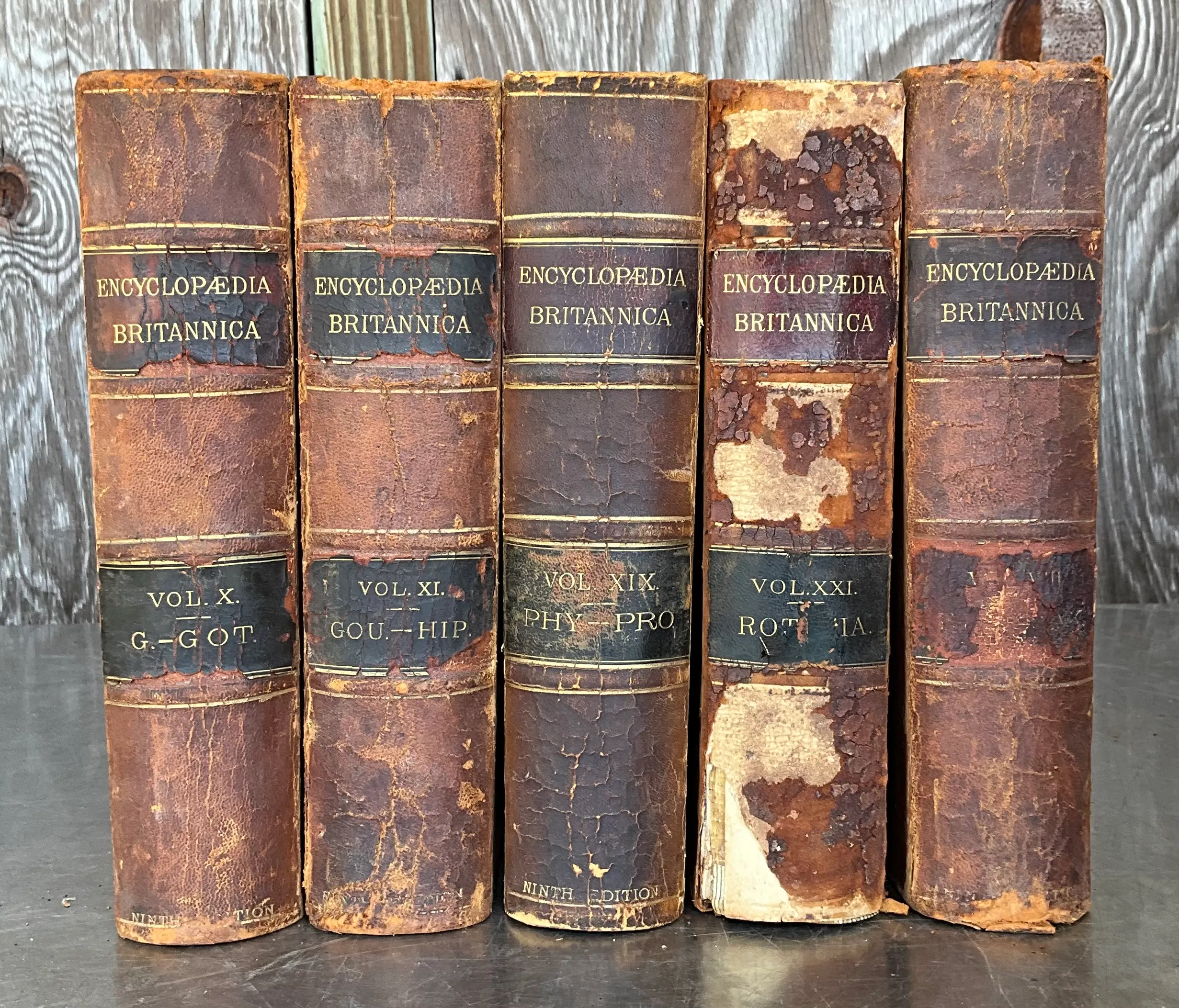 Vintage Encyclopedia Britannica- Set of 5 — additional photo 3