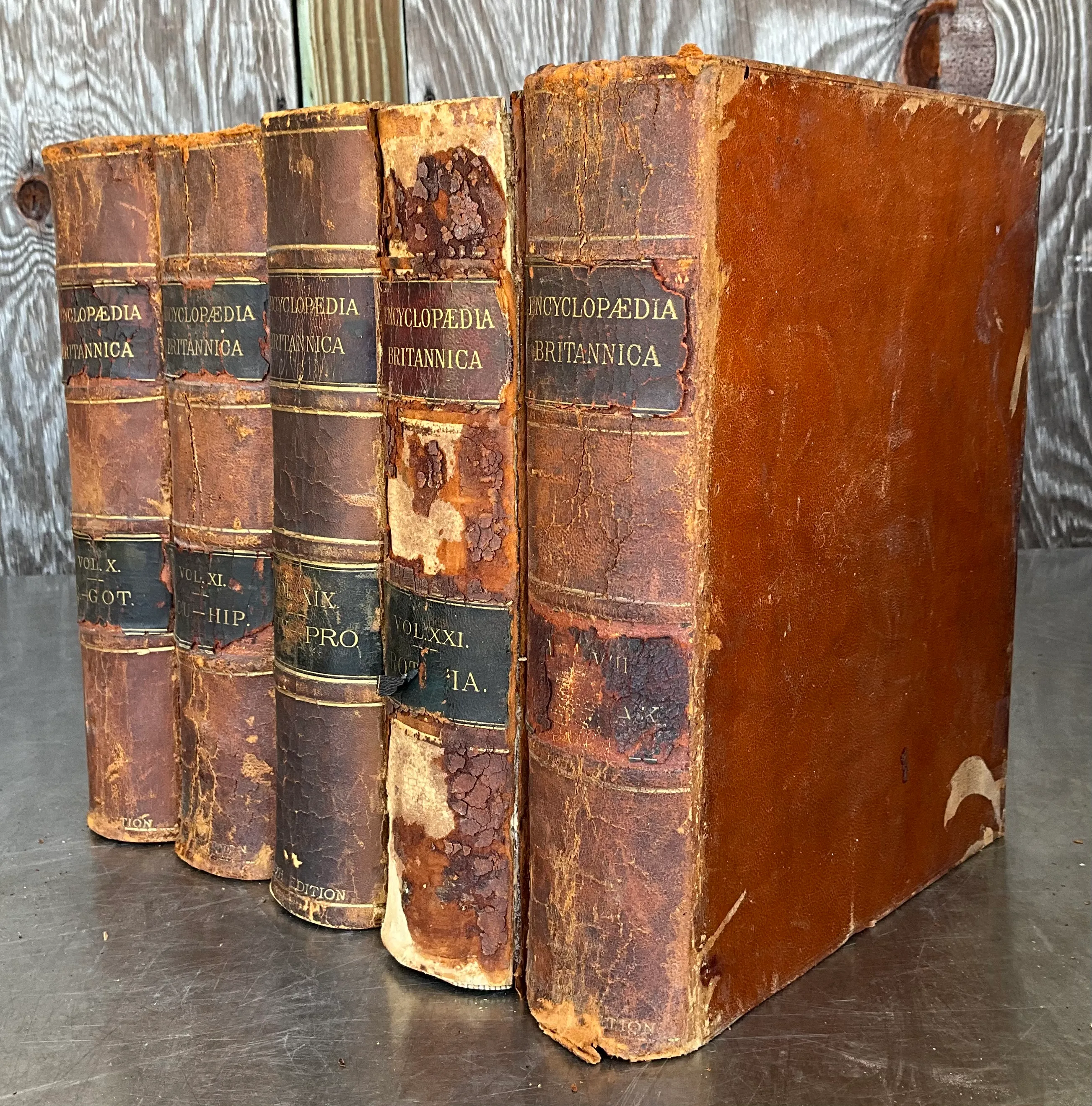 Vintage Encyclopedia Britannica- Set of 5 — additional photo 1
