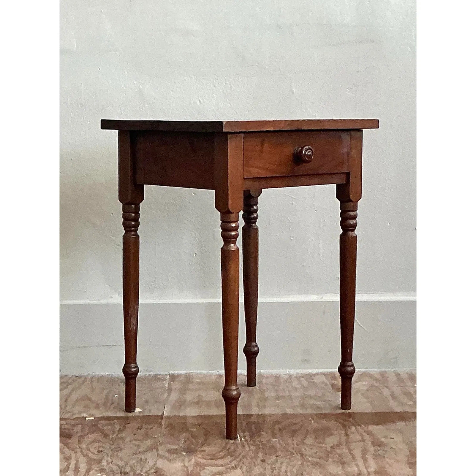 Vintage Traditional Turned Wood. Nightstand — additional photo 7