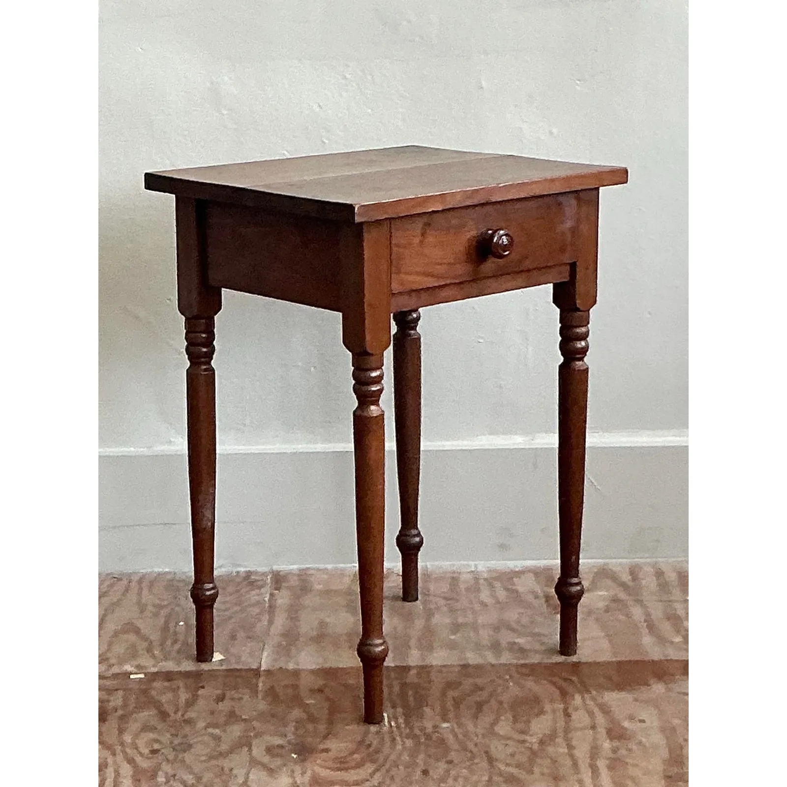 Vintage Traditional Turned Wood. Nightstand — additional photo 8