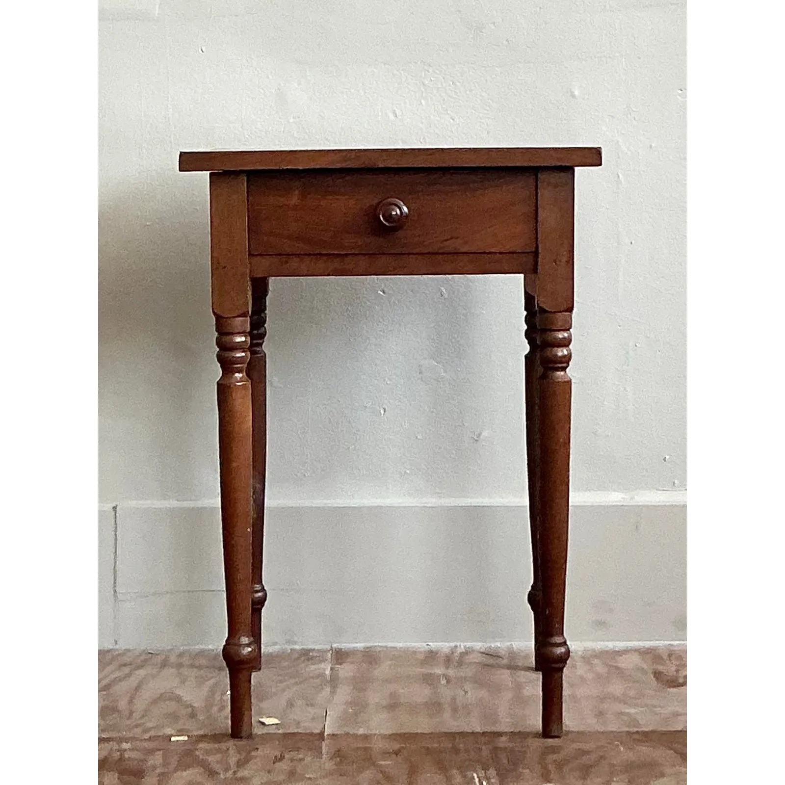 Vintage Traditional Turned Wood. Nightstand — additional photo 2