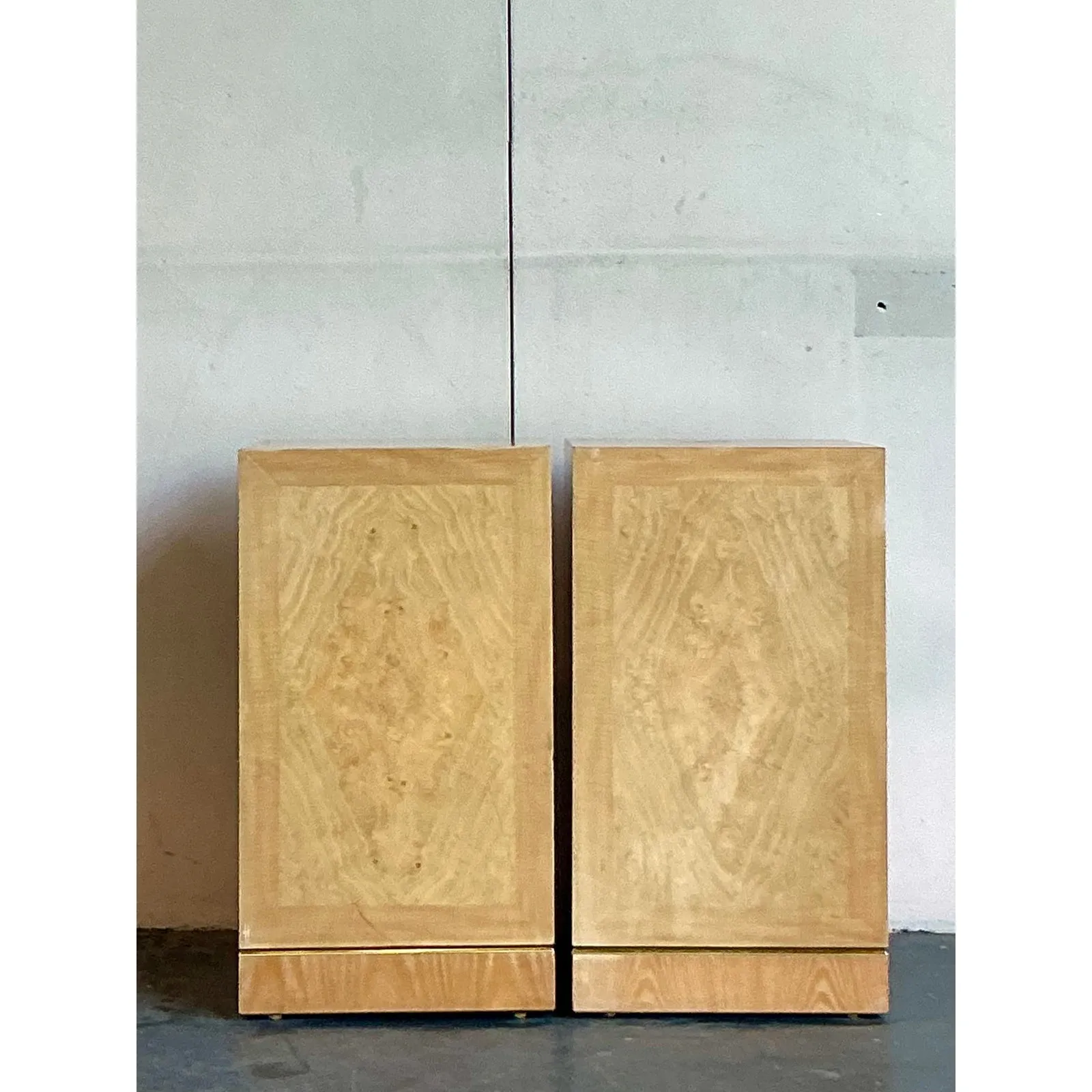 Vintage Boho Drexel Heritage Bookmatched Burl Wood Pedestals - A Pair — additional photo 5