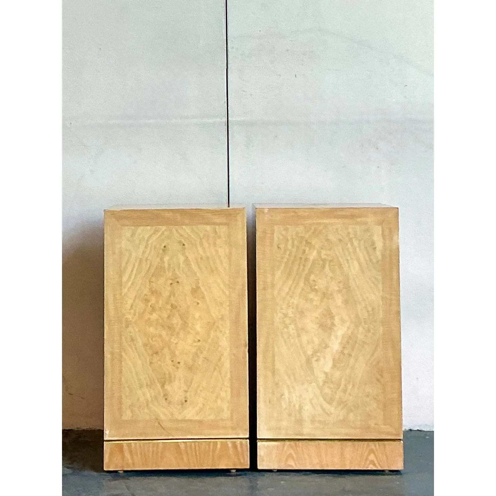 Vintage Boho Drexel Heritage Bookmatched Burl Wood Pedestals - A Pair — additional photo 6