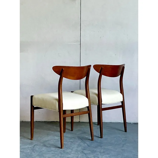 Vintage Mid-Century Modern Blade Back Dining Chairs - A Pair — additional photo 4
