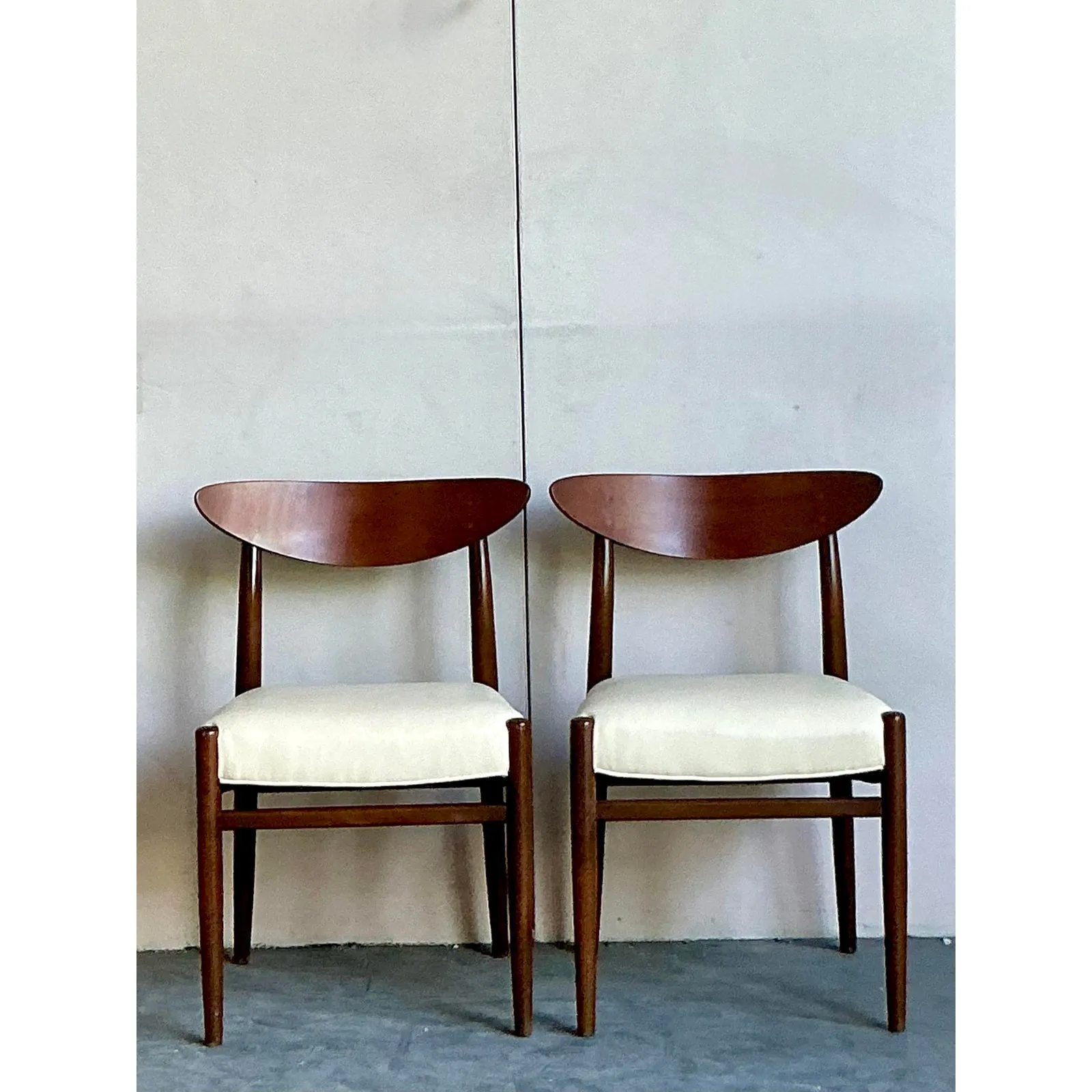 Vintage Mid-Century Modern Blade Back Dining Chairs - A Pair — additional photo 6
