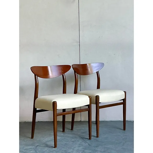 Vintage Mid-Century Modern Blade Back Dining Chairs - A Pair — additional photo 2