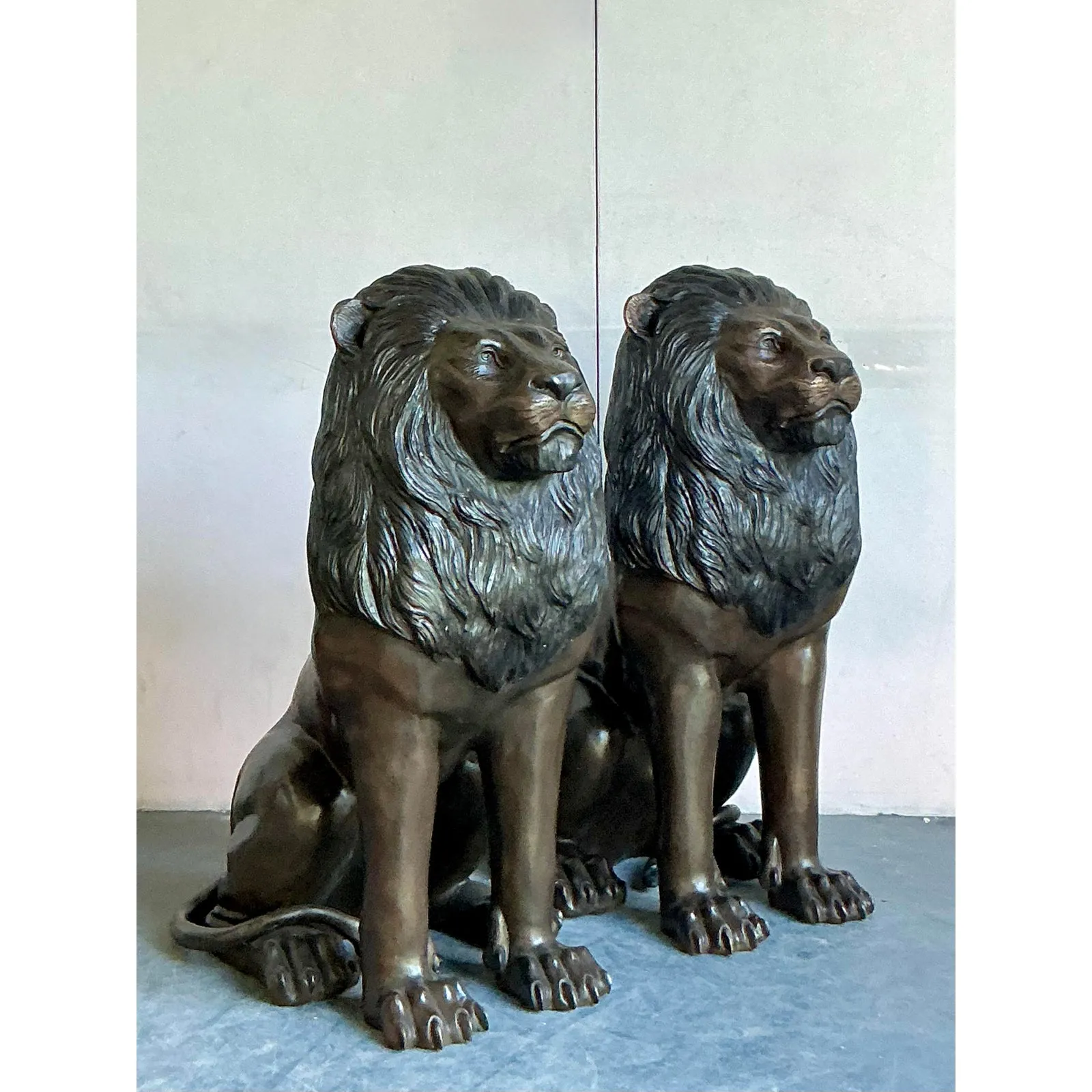 Early 20th Century Boho Monumental Bronze Lion Statues - A Pair — additional photo 4