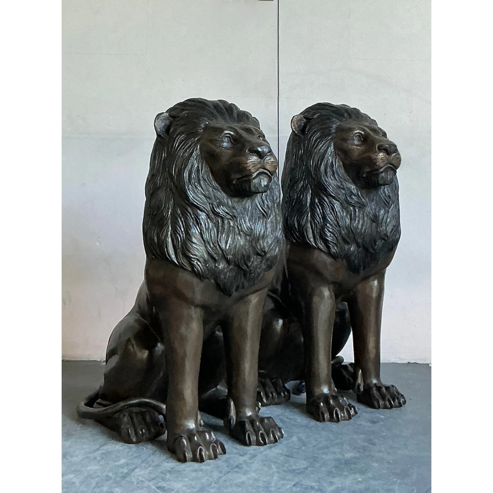Early 20th Century Boho Monumental Bronze Lion Statues - A Pair — additional photo 8