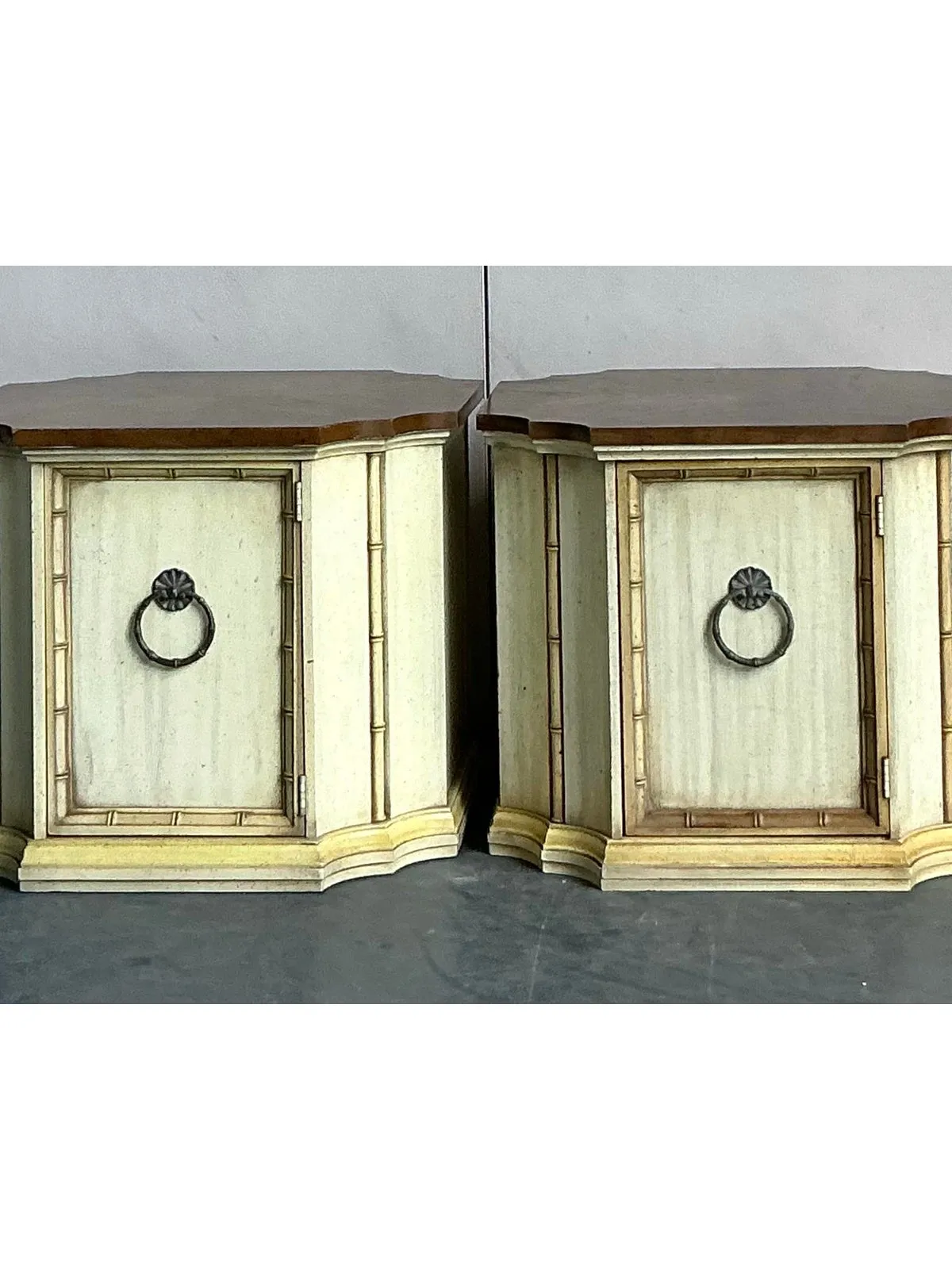 Vintage Regency Weiman Notched Side Tables - A Pair — additional photo 6