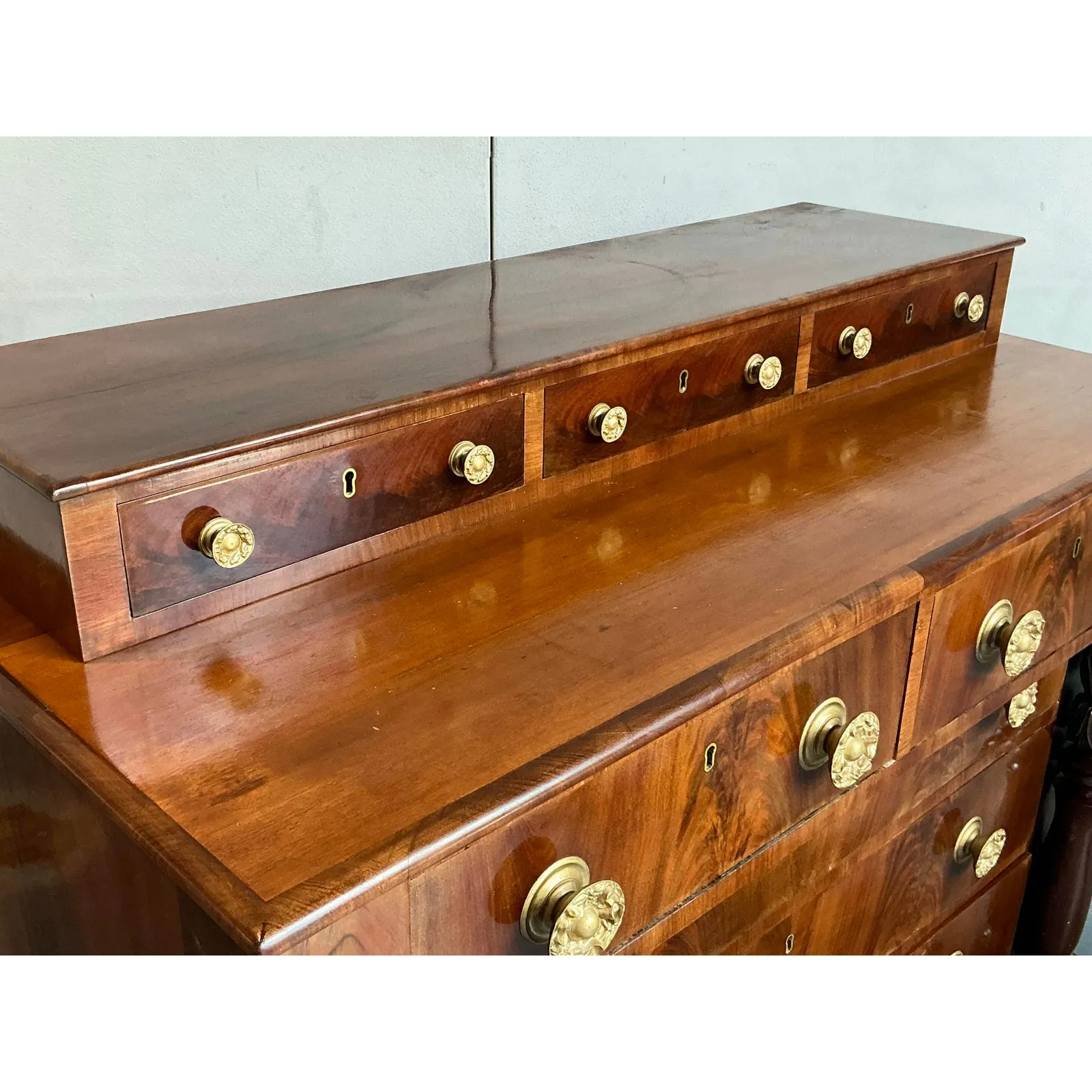 Vintage Federal Flame Mahogany Chest of Drawers — additional photo 4
