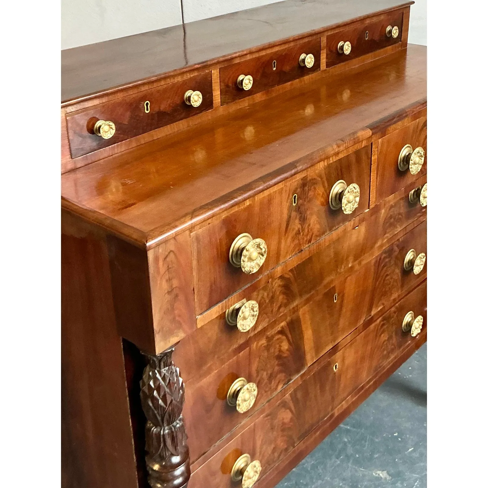 Vintage Federal Flame Mahogany Chest of Drawers — additional photo 5