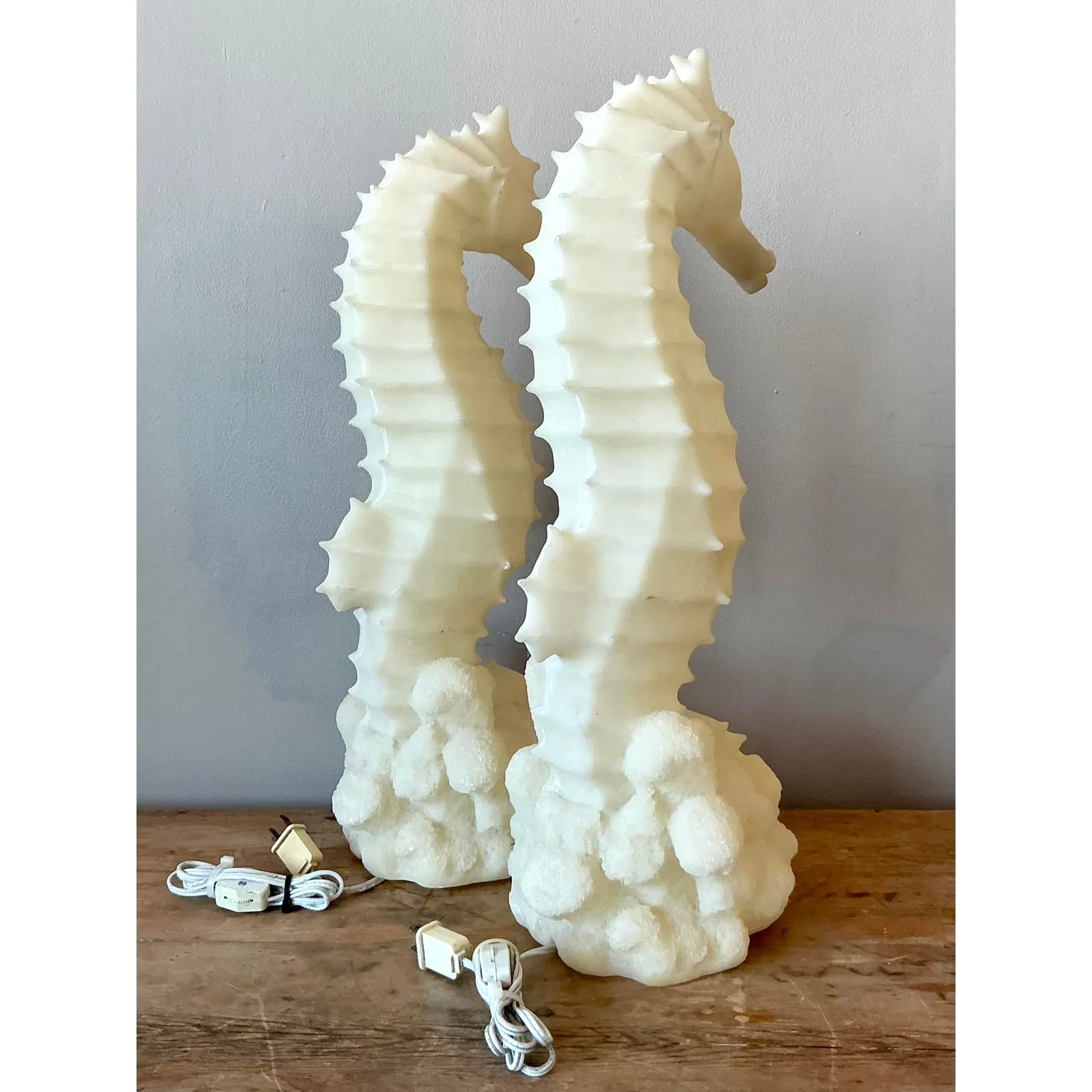 Vintage Coastal Cast Resin Seahorses Lamps - A Pair — additional photo 8