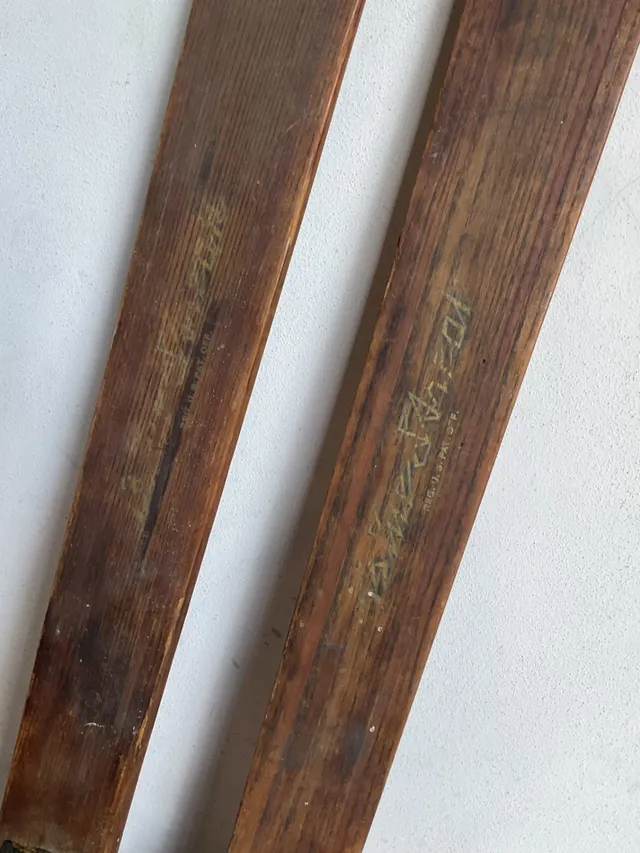 Vintage Boho Spaulding And Bros 1890s Wooden Skis - Set Of 2 — additional photo 2