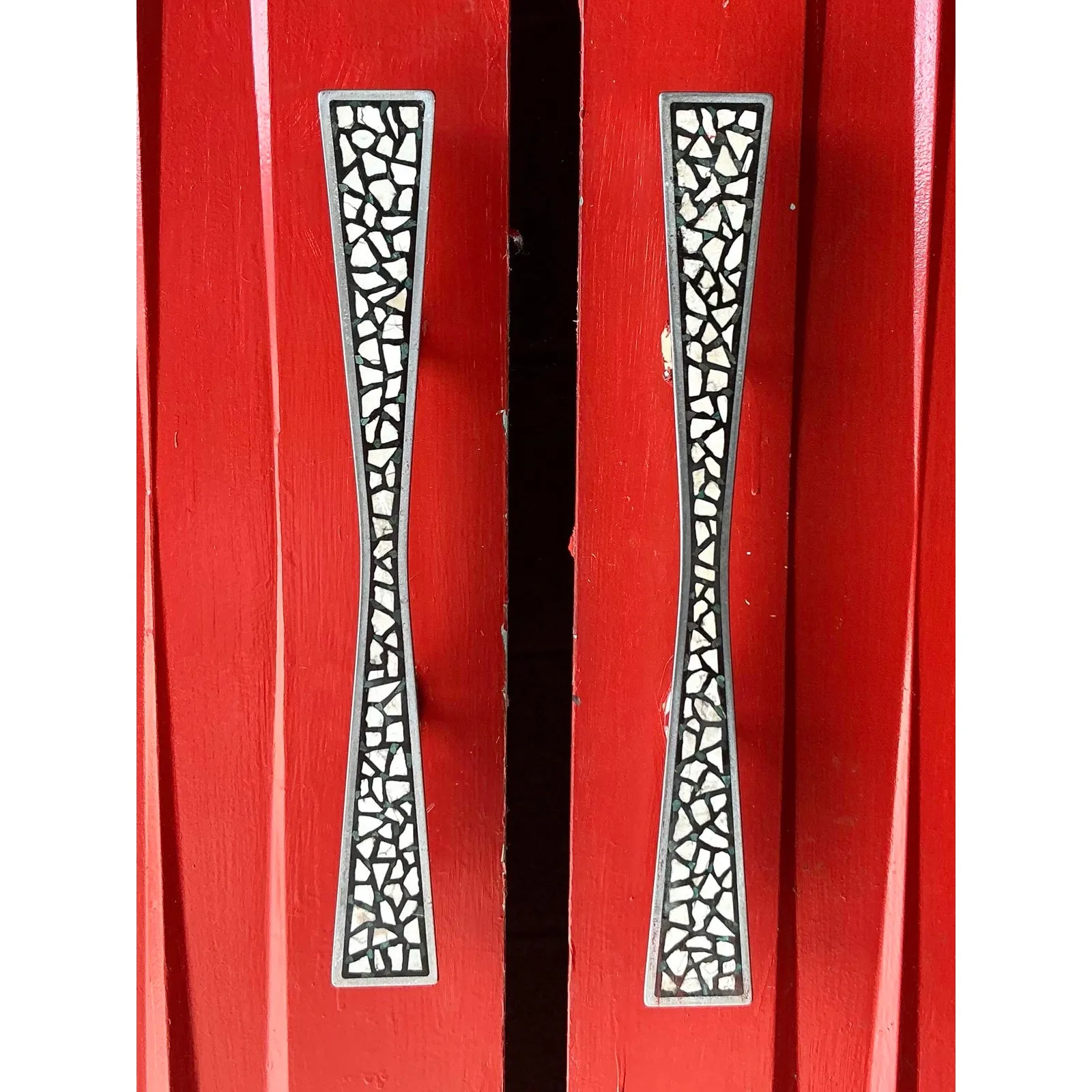 Vintage MCM Pleated Doors With Inlay Handles -Set of 2 — additional photo 6