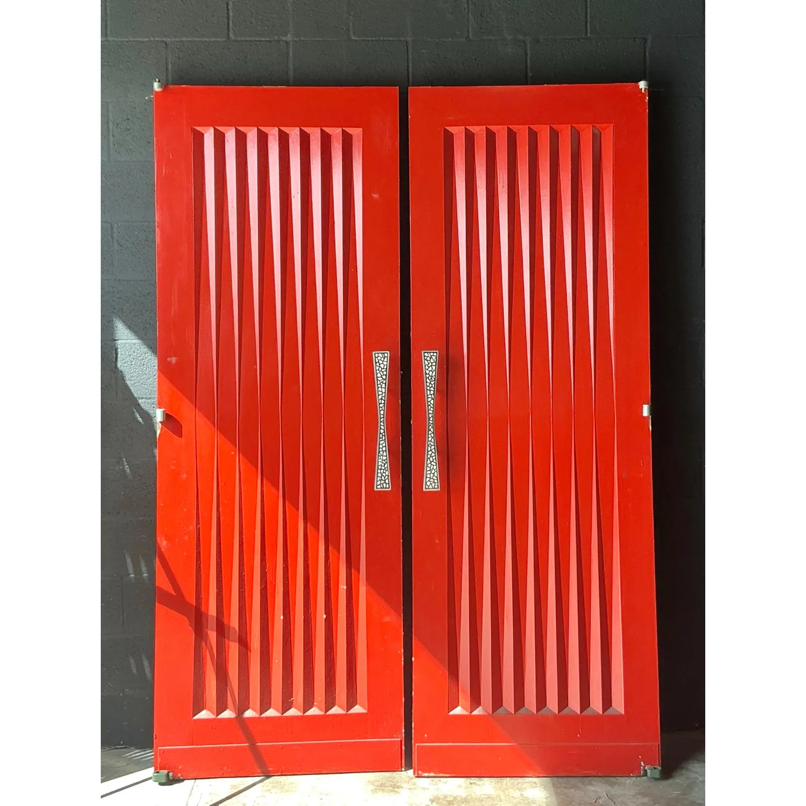 Vintage MCM Pleated Doors With Inlay Handles -Set of 2 — additional photo 4