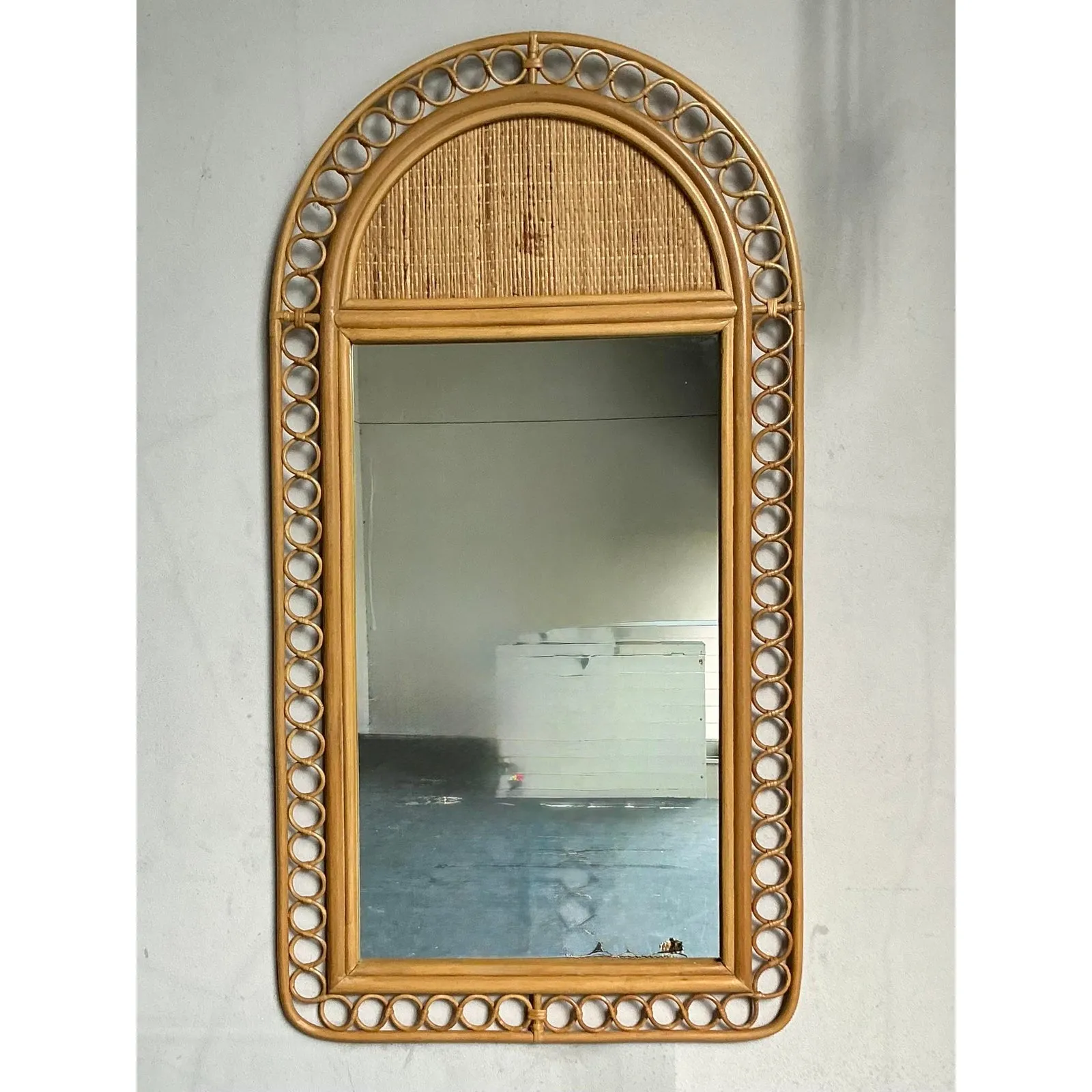 Vintage Boho Arched Rattan Rings Mirror — additional photo 3