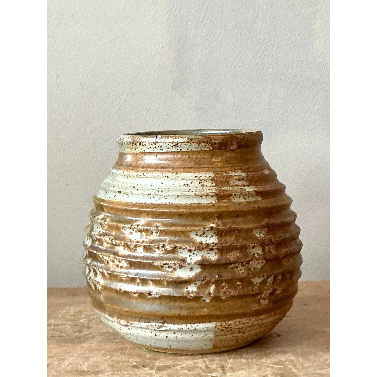 Vintage Boho Ribbed Studio Pottery Vase - Ceramic, 5.75W x 6H — additional photo 4