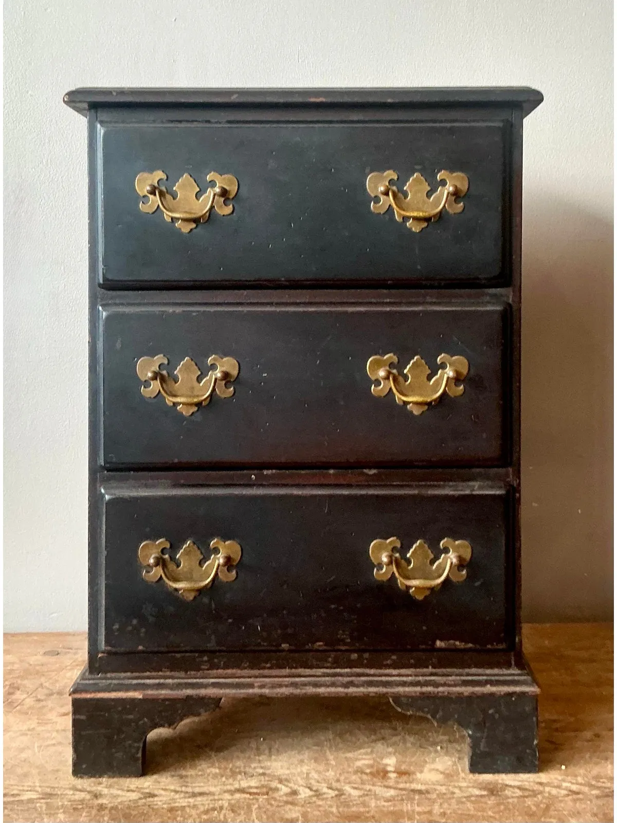 Vintage Regency Chippendale Petite Chest of Drawers — additional photo 2