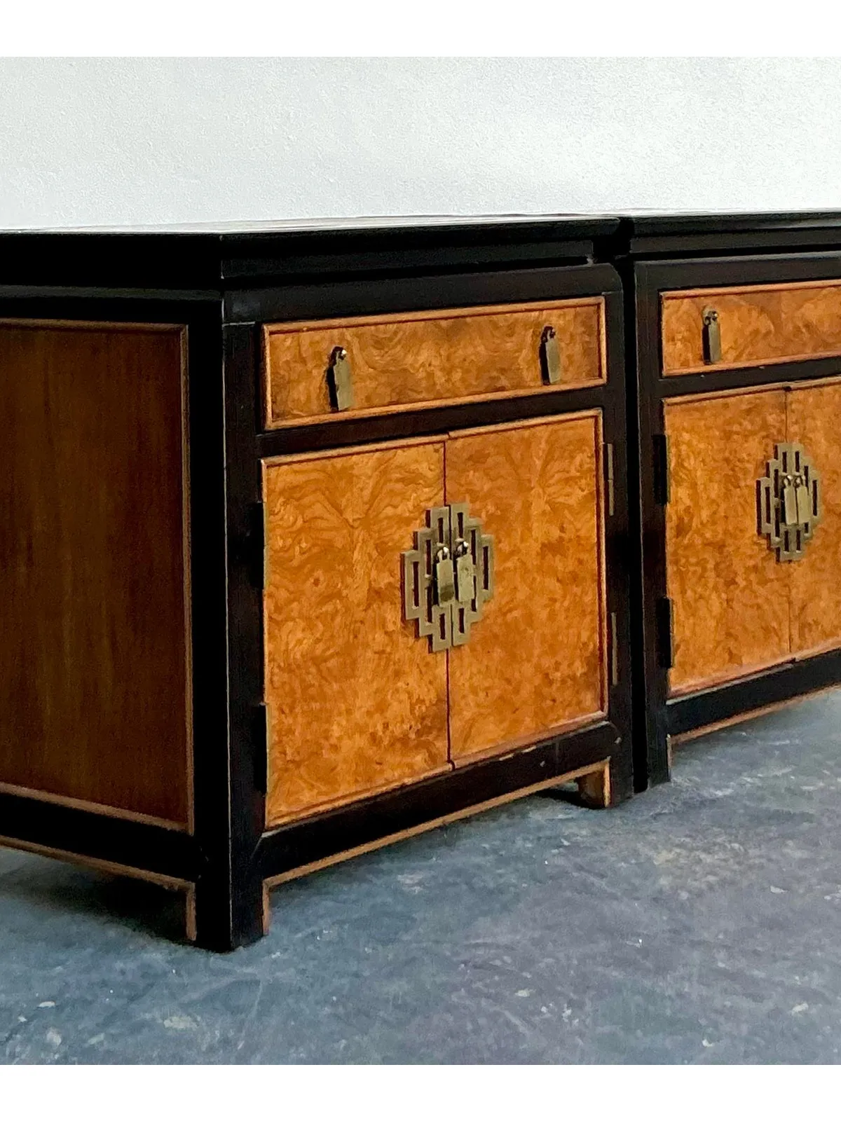 Vintage Asian Century Chin Hua Nightstands - A Pair — additional photo 4
