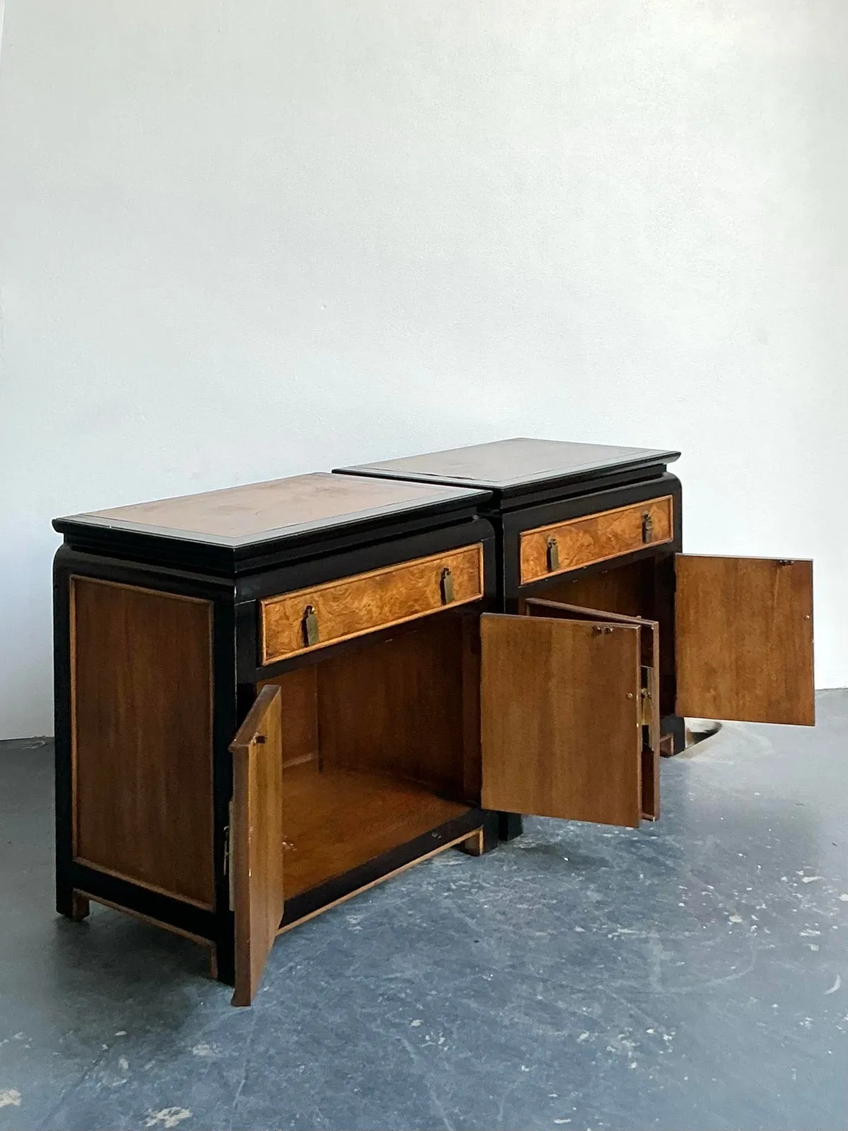 Vintage Asian Century Chin Hua Nightstands - A Pair — additional photo 5