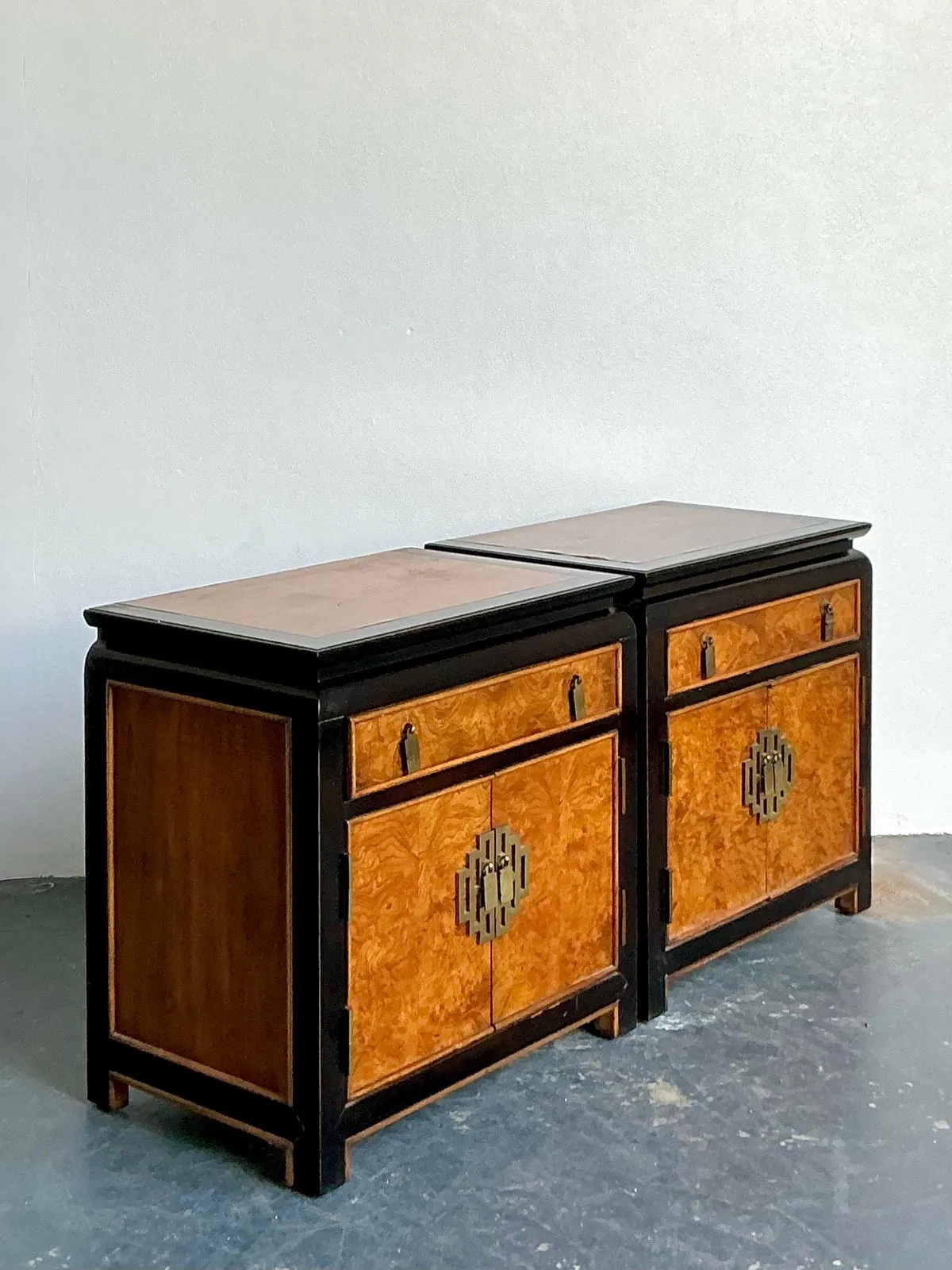 Vintage Asian Century Chin Hua Nightstands - A Pair — additional photo 6