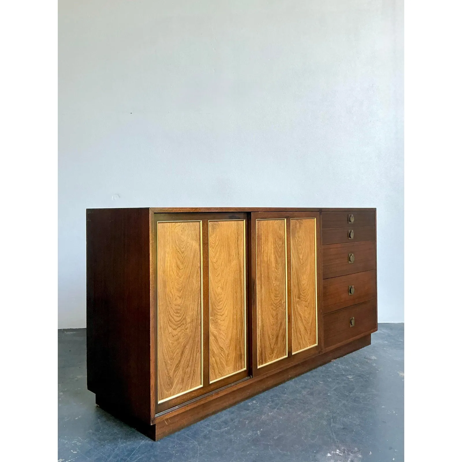 Vintage MCM Harvey Probber Sliding Door Credenza — additional photo 3