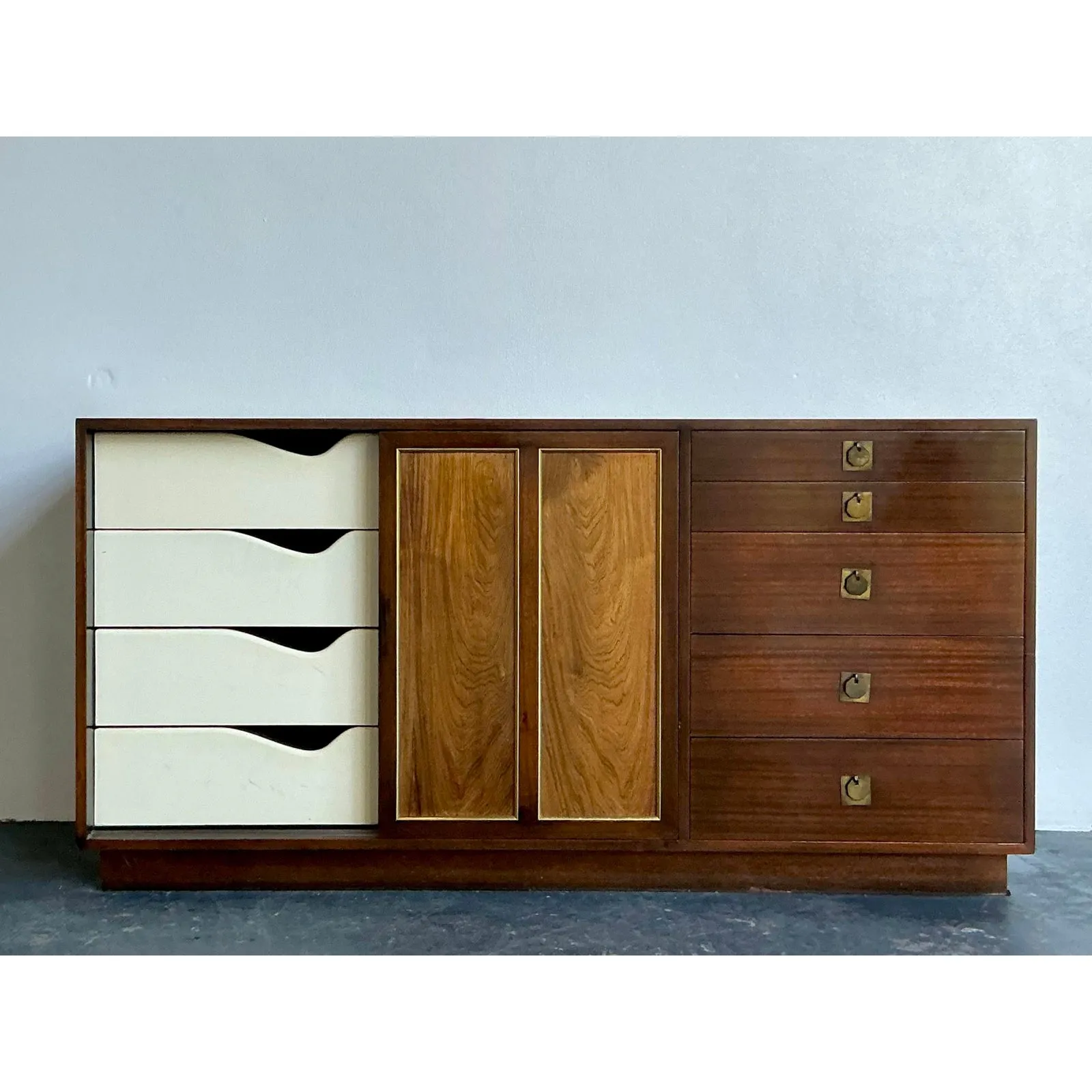 Vintage MCM Harvey Probber Sliding Door Credenza — additional photo 8