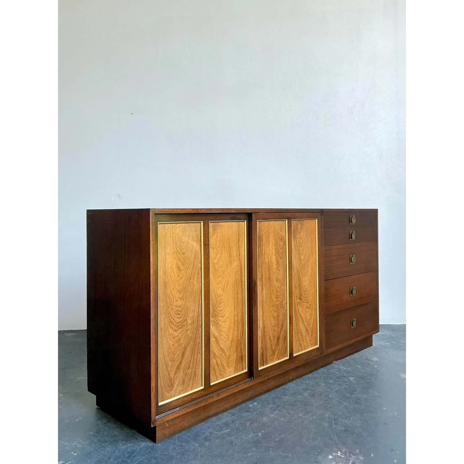 Vintage MCM Harvey Probber Sliding Door Credenza — additional photo 5