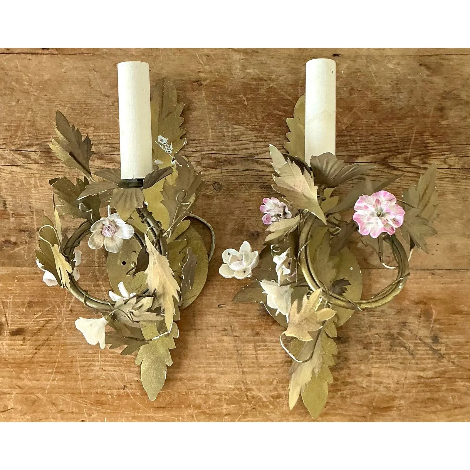 Vintage Regency Ceramic Flower Light Sconce - A Pair — additional photo 5