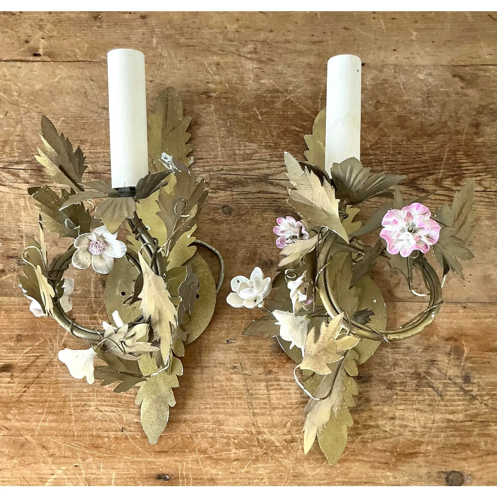 Vintage Regency Ceramic Flower Light Sconce - A Pair — additional photo 2