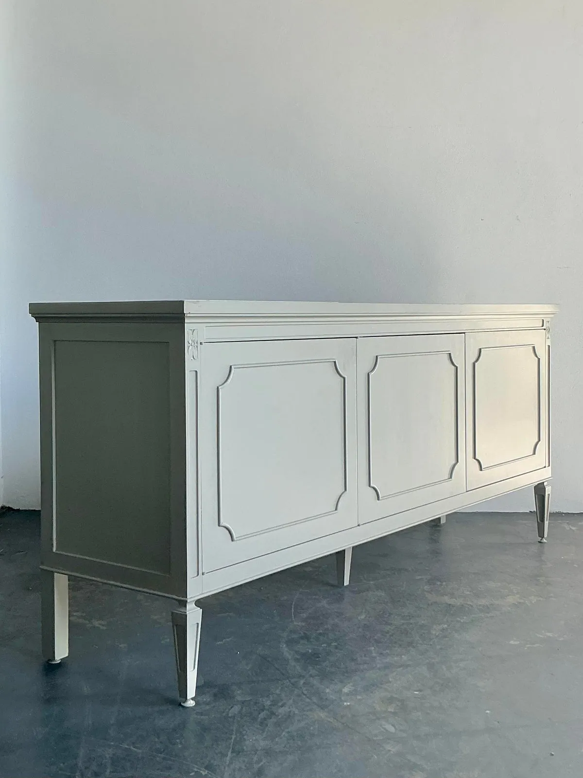 Vintage Regency Notched Millwork Marble Top Credenza — additional photo 3