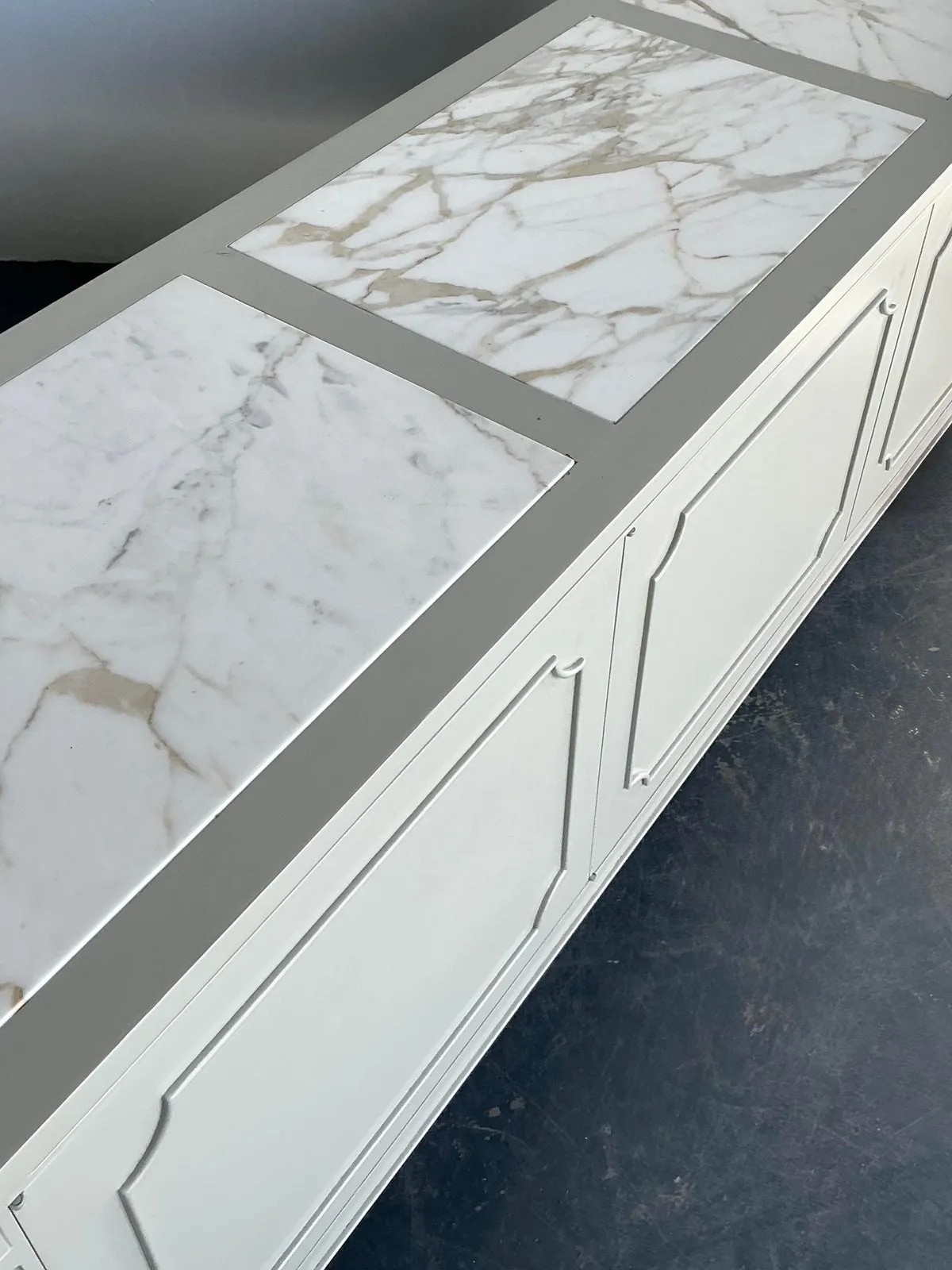 Vintage Regency Notched Millwork Marble Top Credenza — additional photo 8