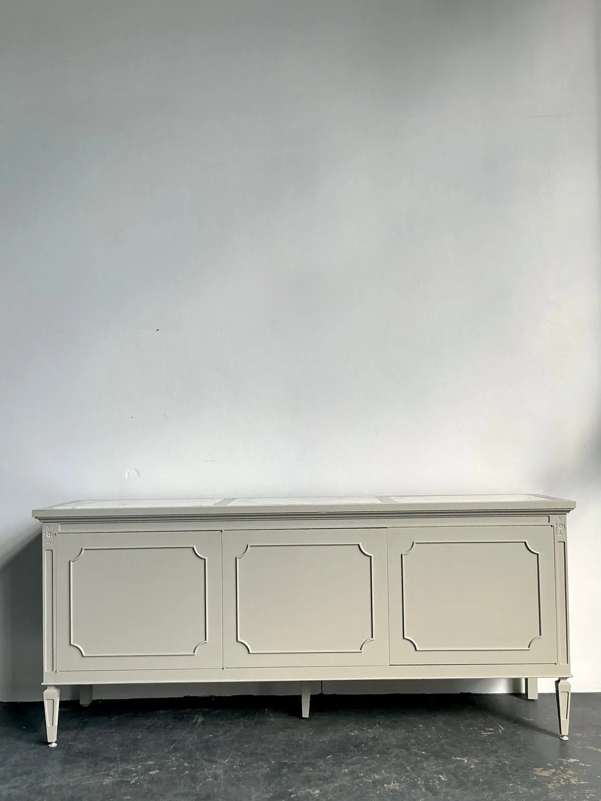 Vintage Regency Notched Millwork Marble Top Credenza — additional photo 1