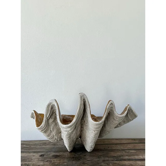 Vintage Cast Resin Giant Clamshell — additional photo 1