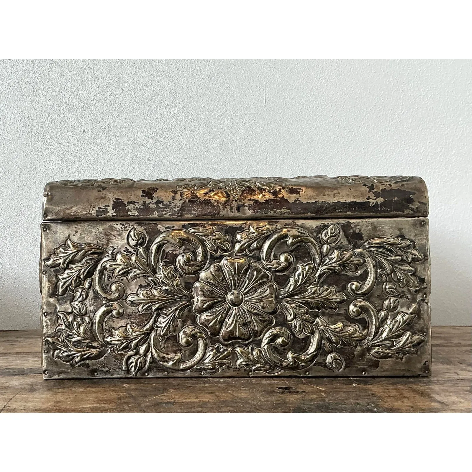 Vintage Hammered Floral Metal Box — additional photo 3