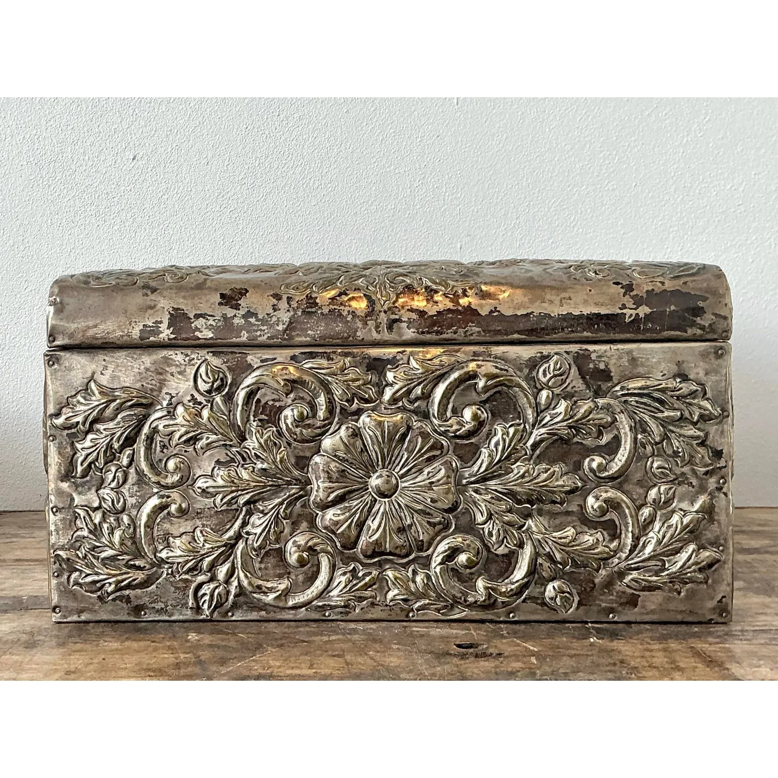 Vintage Hammered Floral Metal Box — additional photo 5